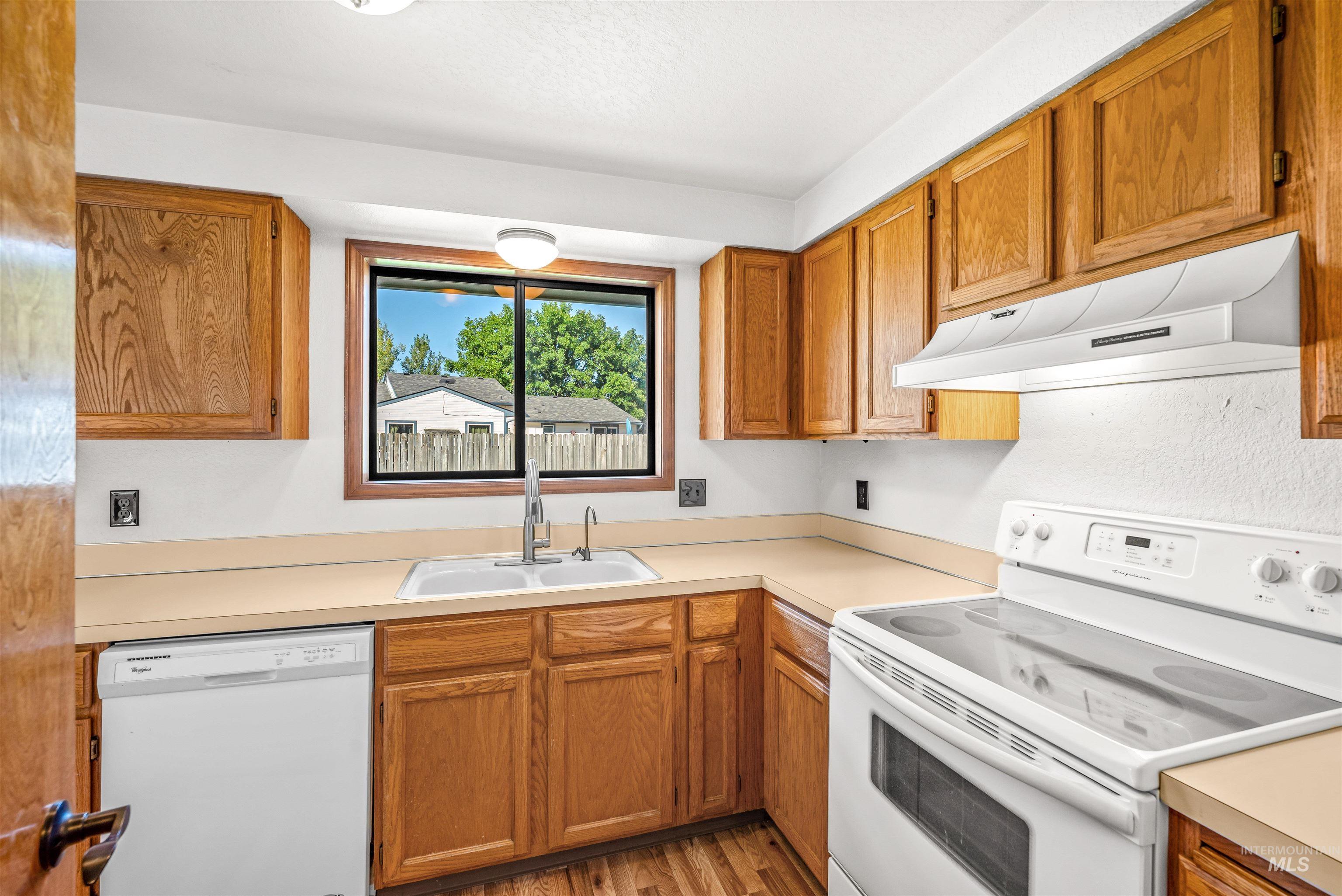 300 Meadowbrook Dr, Nampa, Idaho 83686, 3 Bedrooms, 2 Bathrooms, Residential For Sale, Price $364,900,MLS 98997515