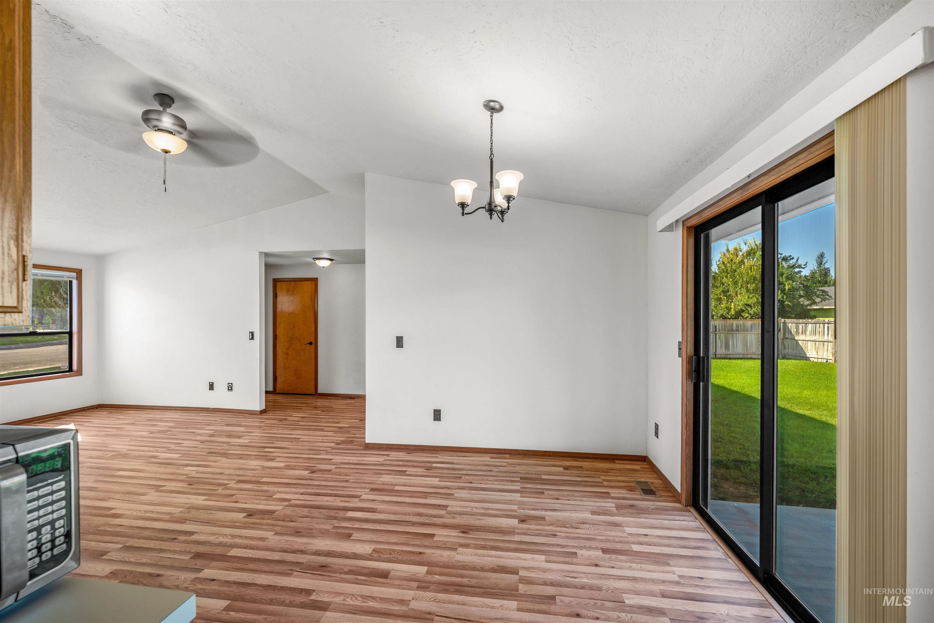 300 Meadowbrook Dr, Nampa, Idaho 83686, 3 Bedrooms, 2 Bathrooms, Residential For Sale, Price $364,900,MLS 98997515