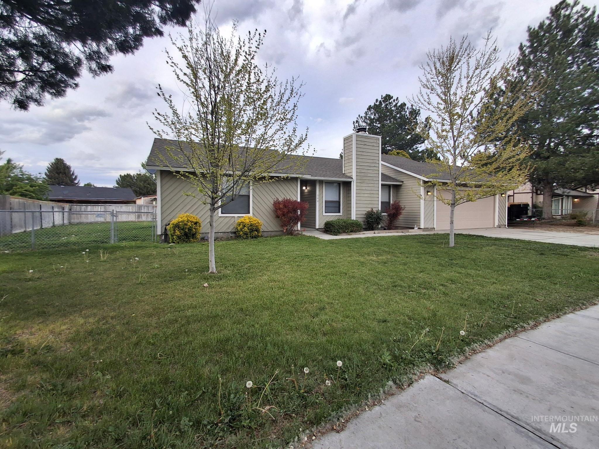 300 Meadowbrook Dr, Nampa, Idaho 83686, 3 Bedrooms, 2 Bathrooms, Residential For Sale, Price $369,900, 98997515