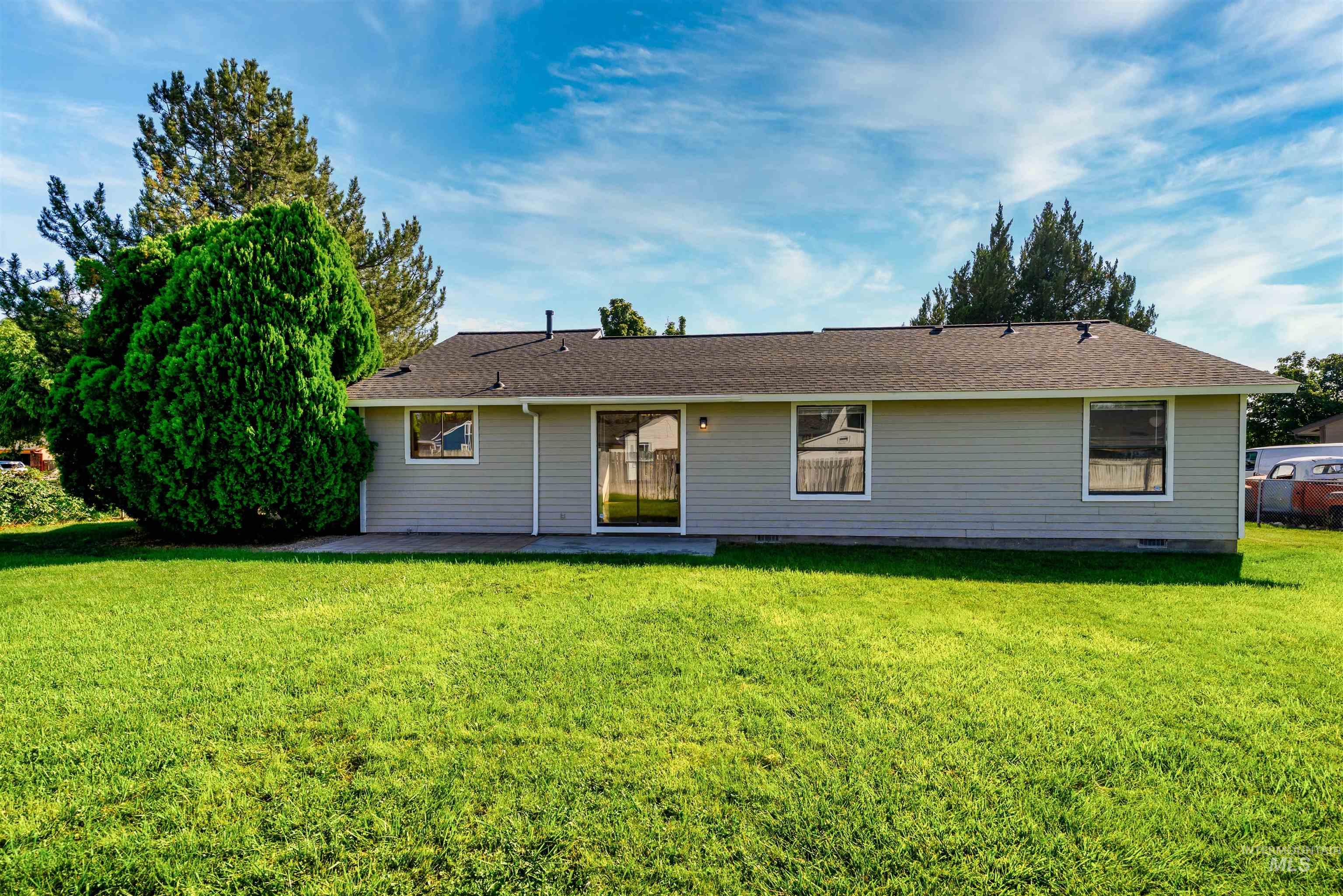 300 Meadowbrook Dr, Nampa, Idaho 83686, 3 Bedrooms, 2 Bathrooms, Residential For Sale, Price $364,900,MLS 98997515