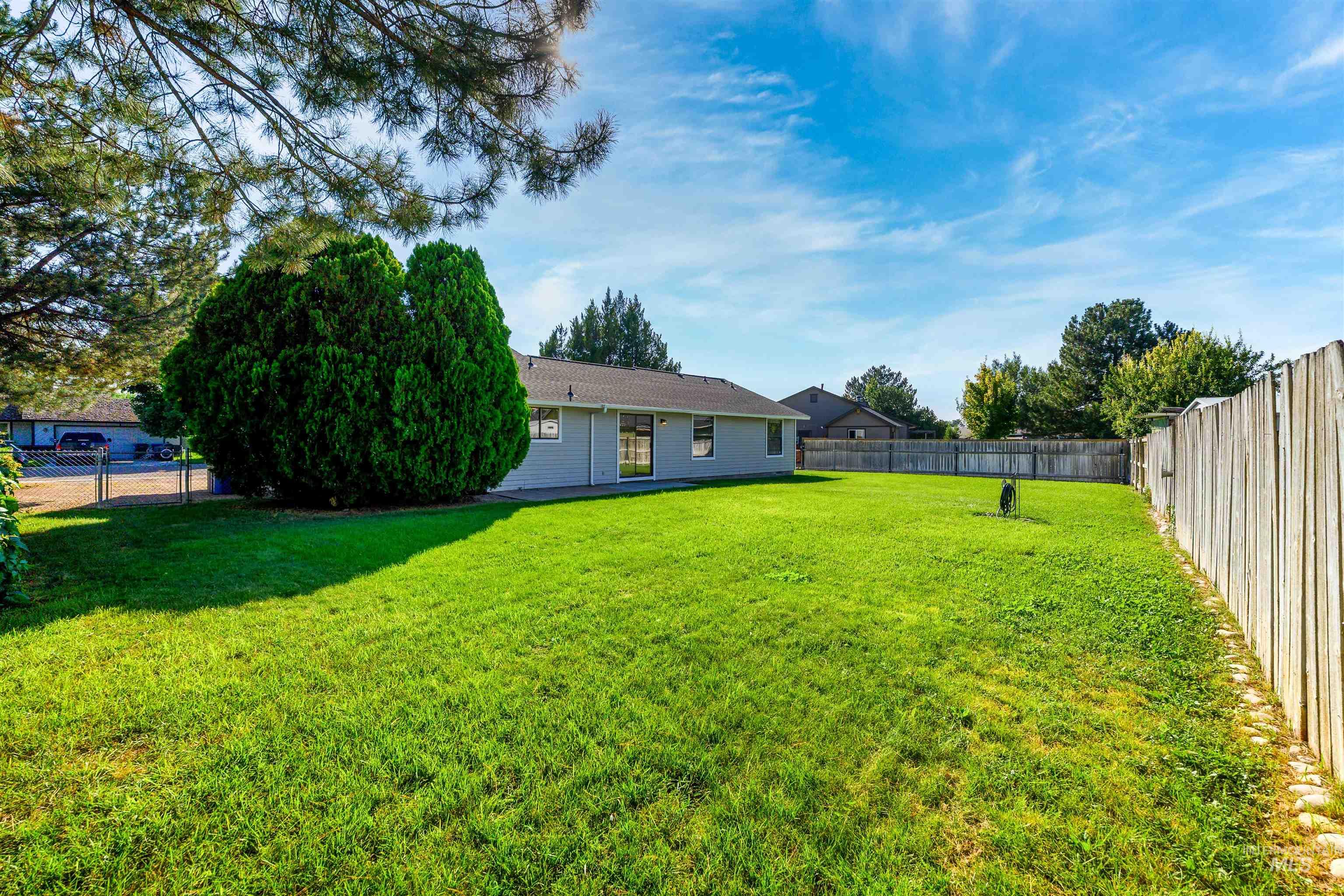 300 Meadowbrook Dr, Nampa, Idaho 83686, 3 Bedrooms, 2 Bathrooms, Residential For Sale, Price $364,900,MLS 98997515