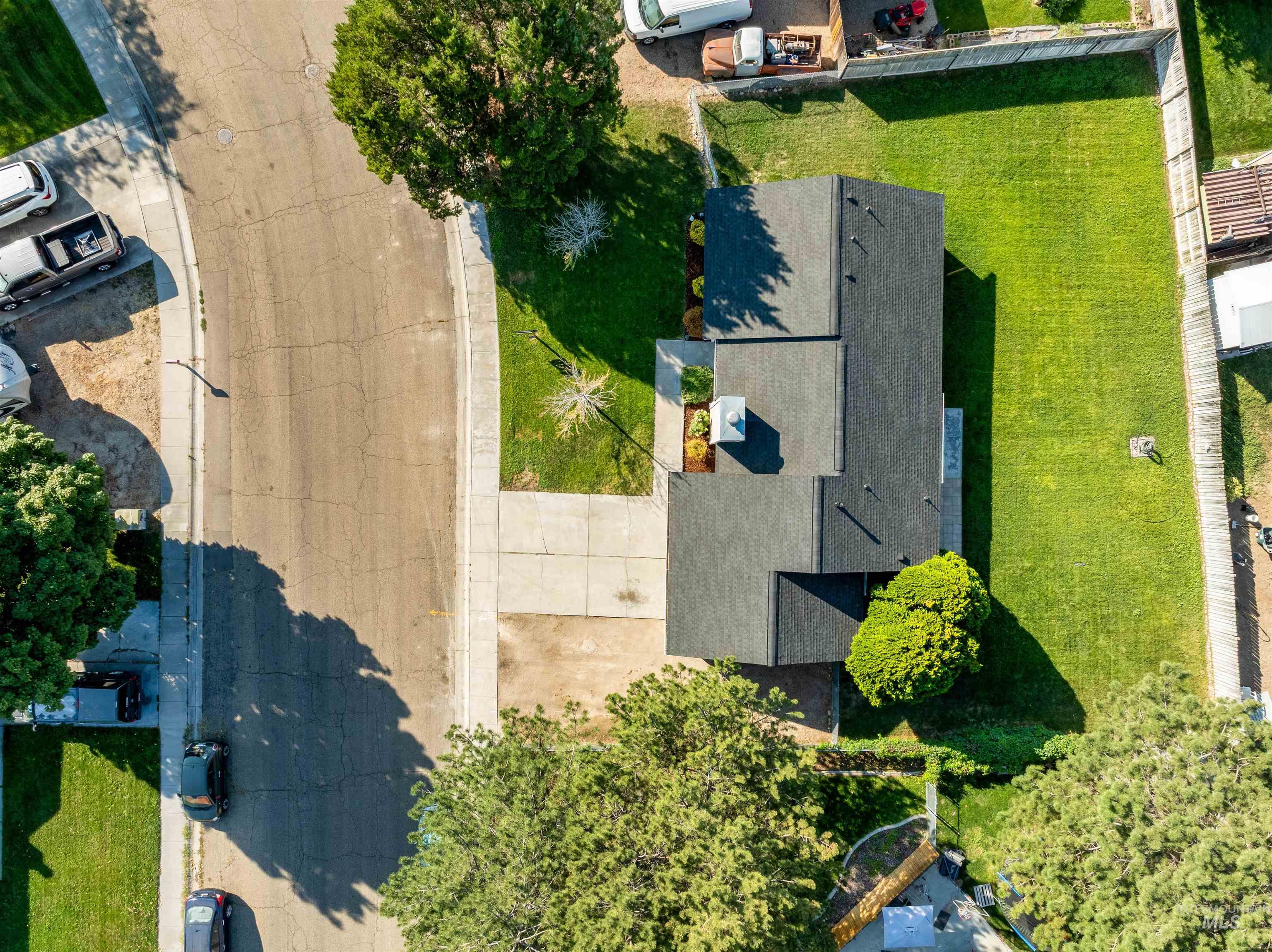 300 Meadowbrook Dr, Nampa, Idaho 83686, 3 Bedrooms, 2 Bathrooms, Residential For Sale, Price $364,900,MLS 98997515
