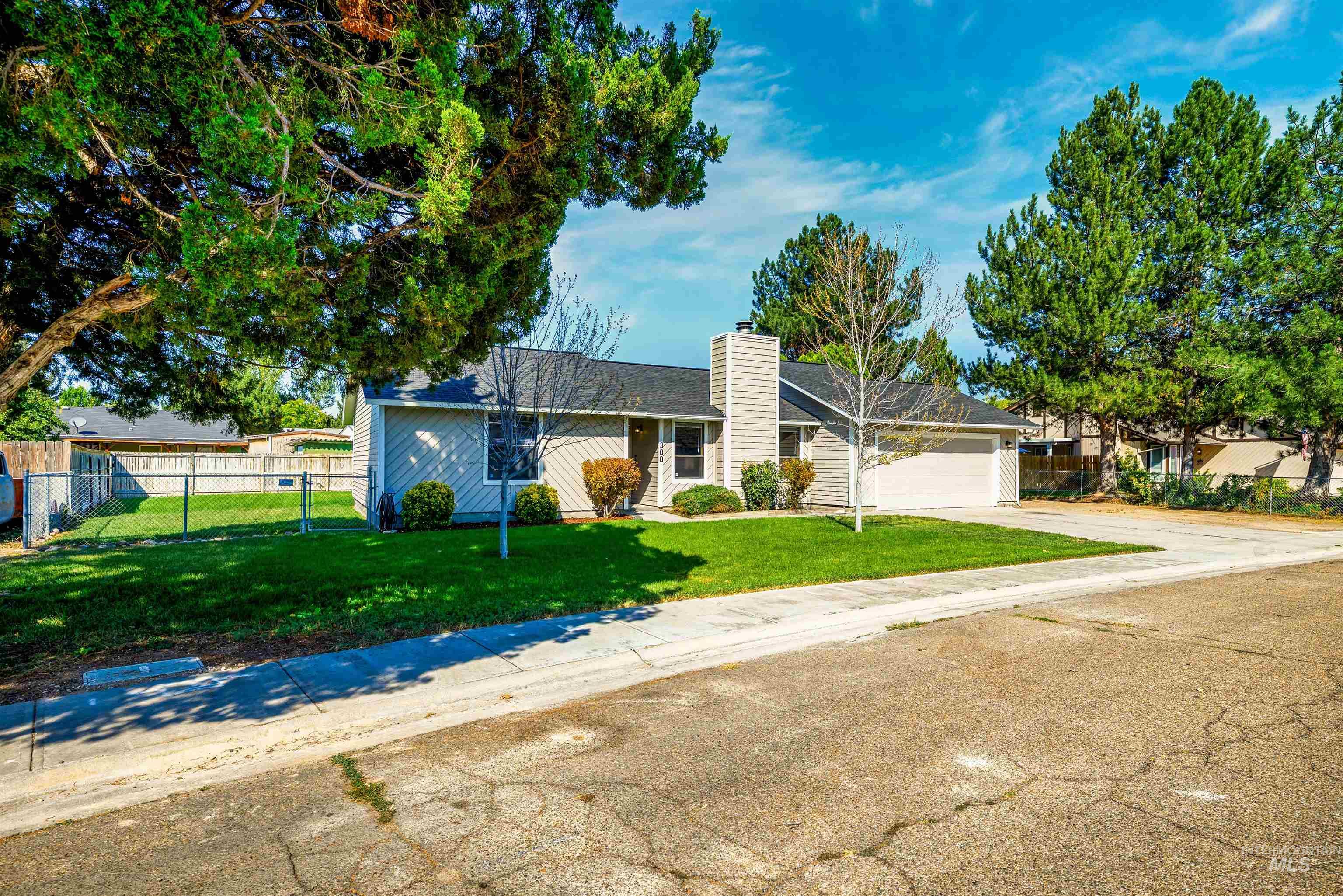 300 Meadowbrook Dr, Nampa, Idaho 83686, 3 Bedrooms, 2 Bathrooms, Residential For Sale, Price $364,900,MLS 98997515
