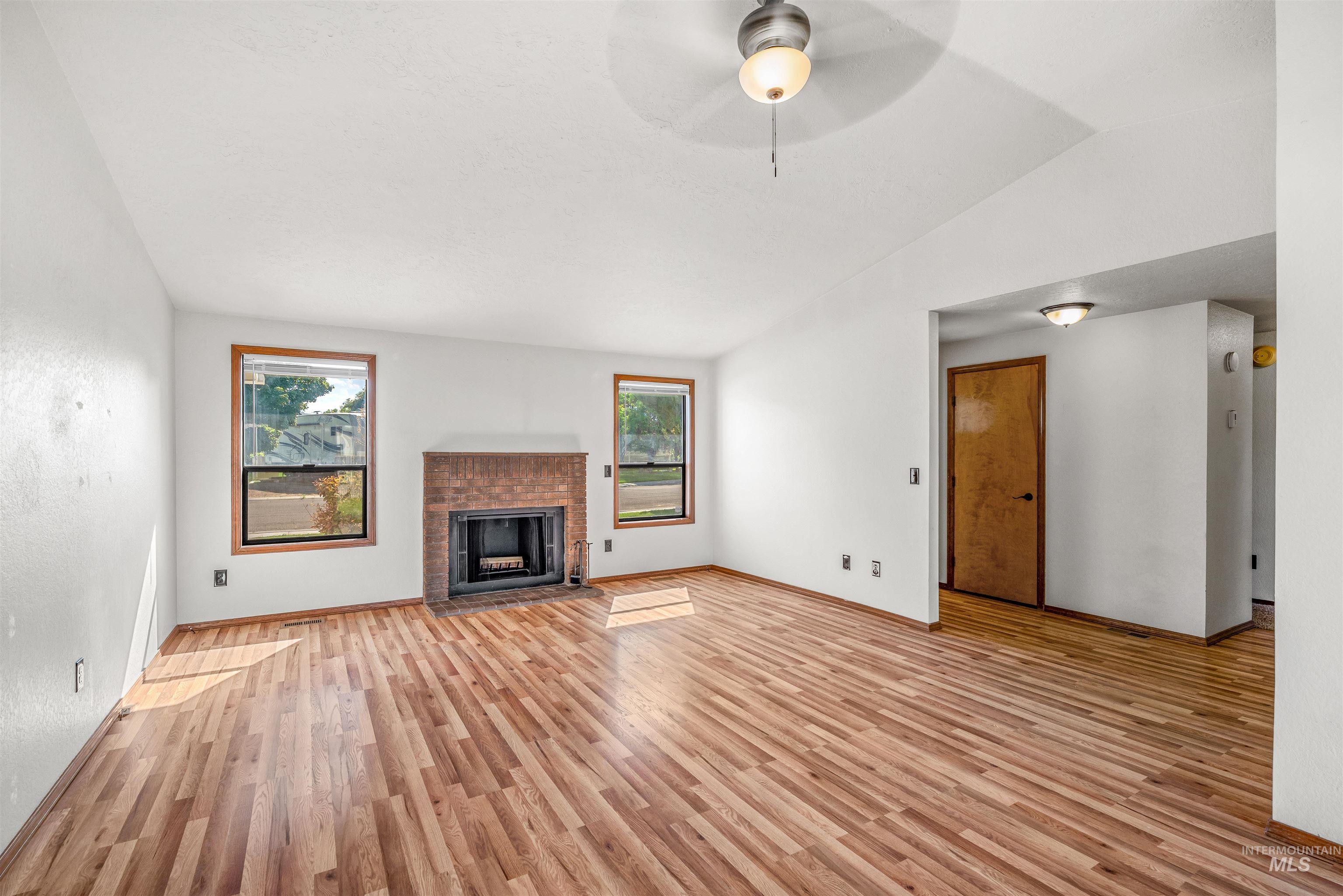 300 Meadowbrook Dr, Nampa, Idaho 83686, 3 Bedrooms, 2 Bathrooms, Residential For Sale, Price $364,900,MLS 98997515