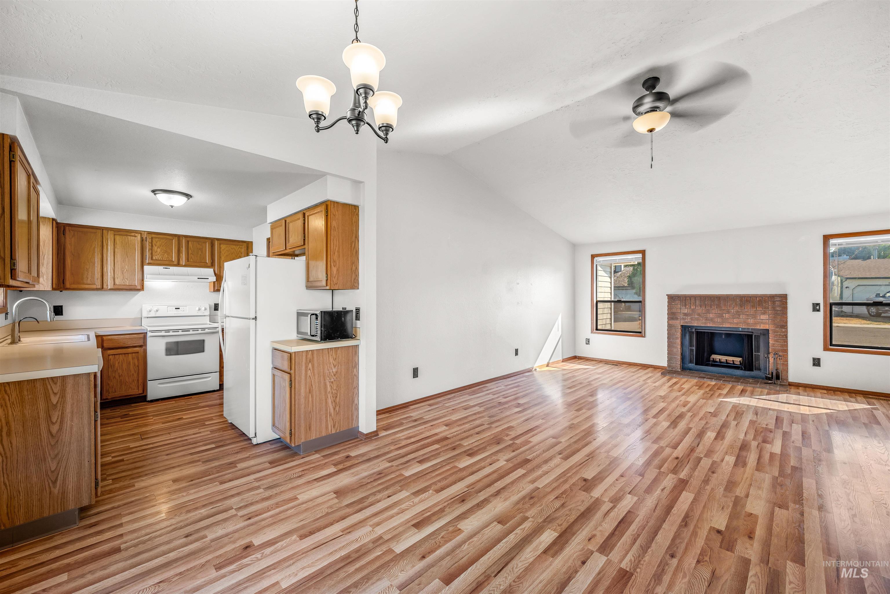 300 Meadowbrook Dr, Nampa, Idaho 83686, 3 Bedrooms, 2 Bathrooms, Residential For Sale, Price $364,900,MLS 98997515