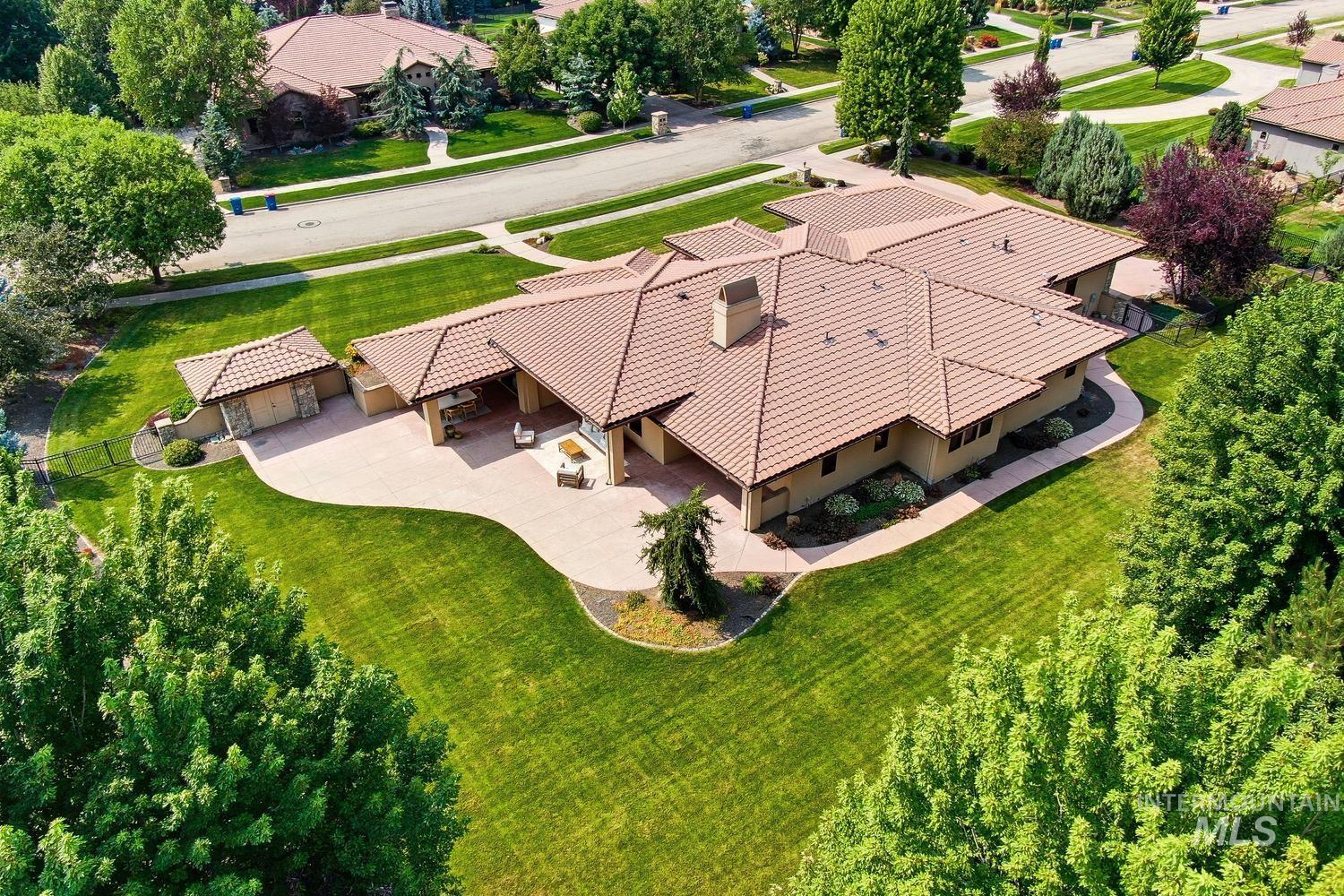 928 W Oceano Bello, Eagle, Idaho 83616, 3 Bedrooms, 3 Bathrooms, Residential For Sale, Price $1,695,000, 98997516
