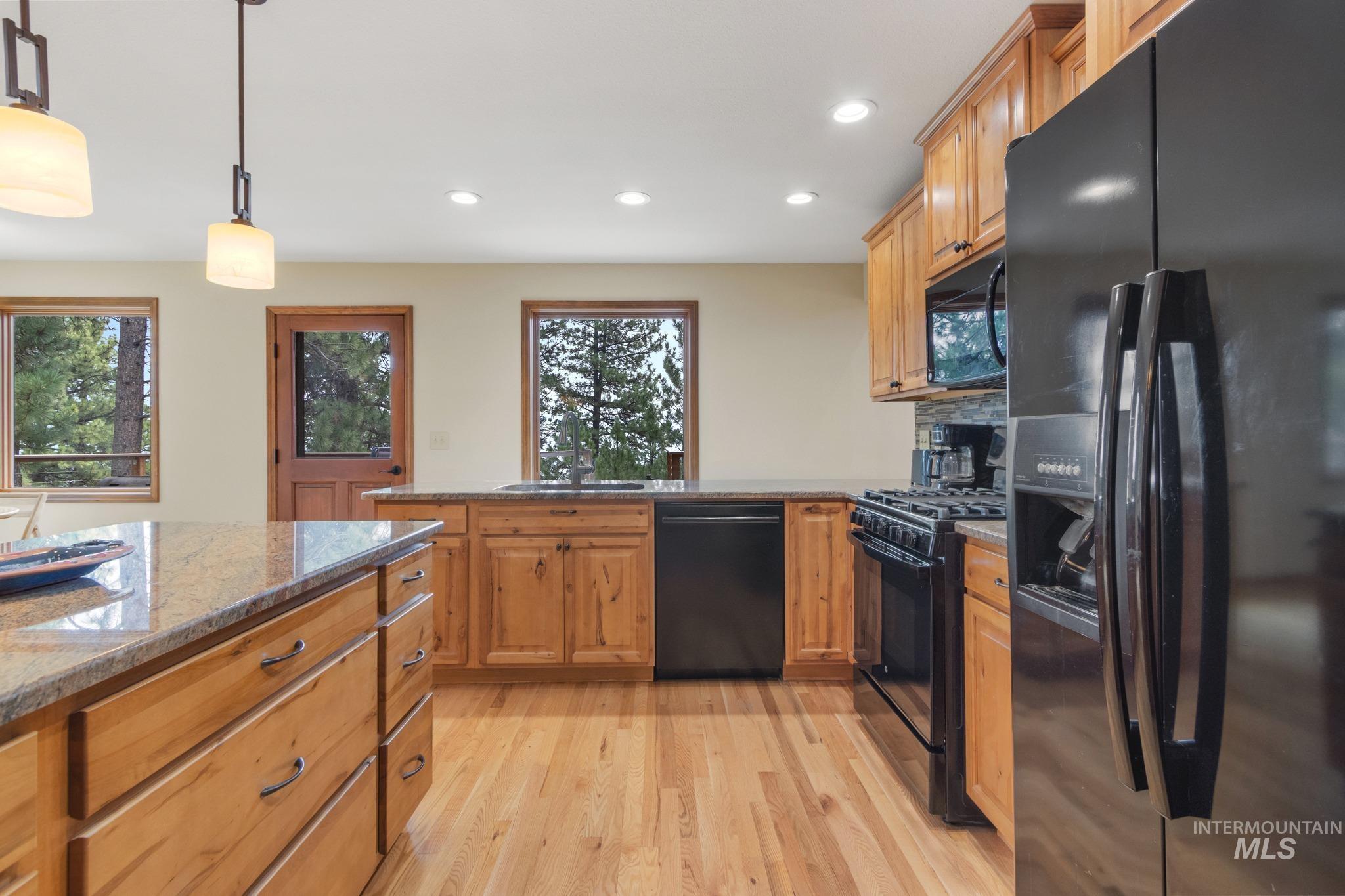 160 Forest Dr., Boise, Idaho 83716, 3 Bedrooms, 3 Bathrooms, Residential For Sale, Price $989,000, 98997520