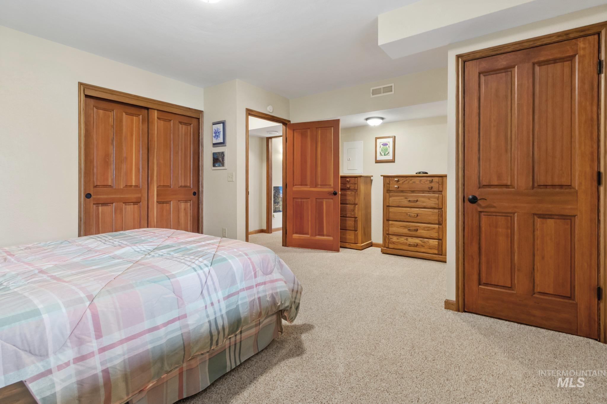 160 Forest Dr., Boise, Idaho 83716, 3 Bedrooms, 3 Bathrooms, Residential For Sale, Price $989,000, 98997520