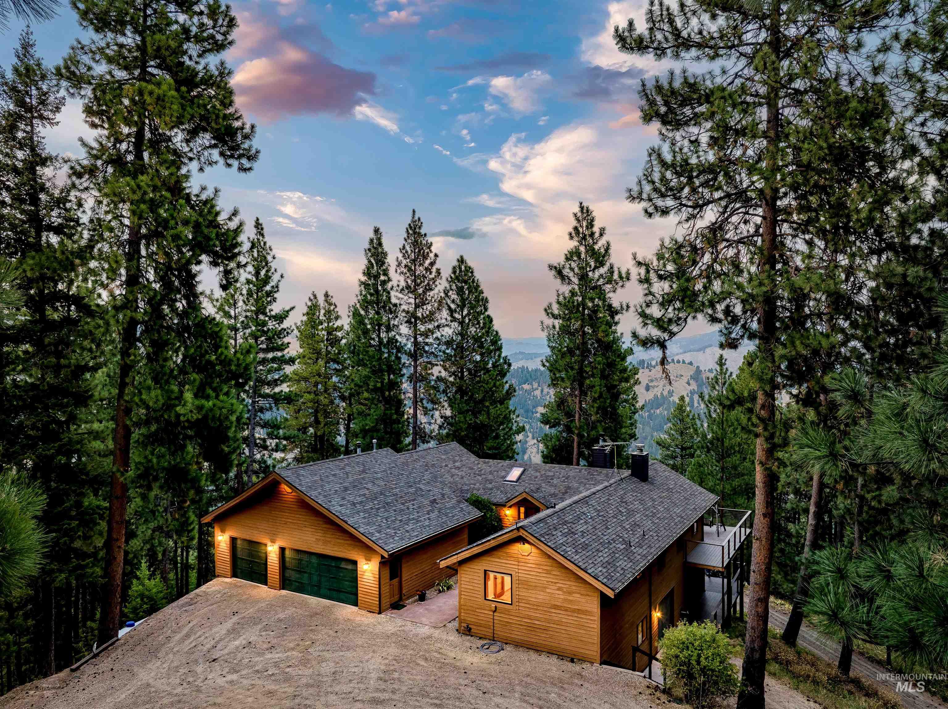 160 Forest Dr., Boise, Idaho 83716, 3 Bedrooms, 3 Bathrooms, Residential For Sale, Price $989,000, 98997520