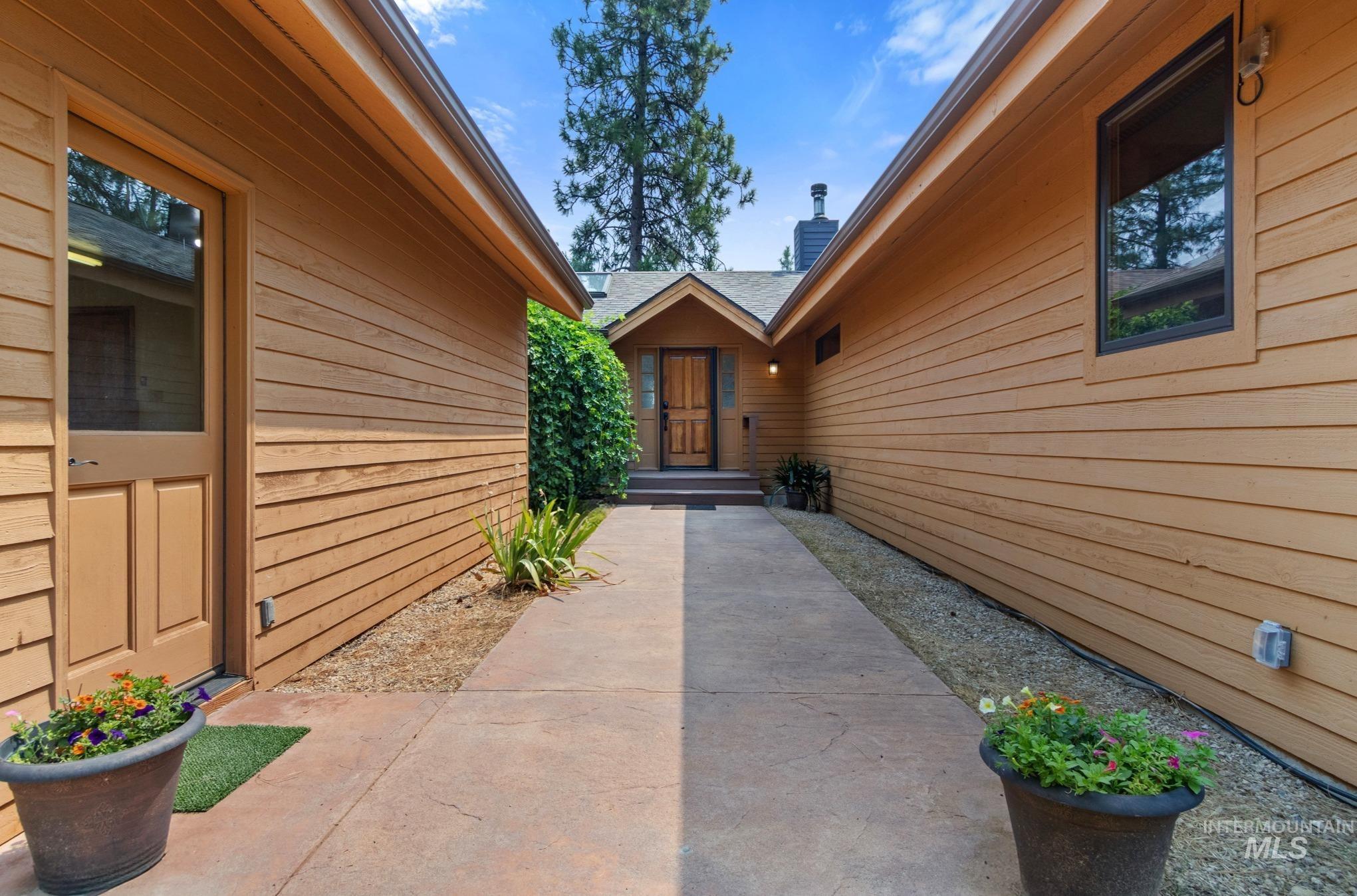 160 Forest Dr., Boise, Idaho 83716, 3 Bedrooms, 3 Bathrooms, Residential For Sale, Price $989,000, 98997520