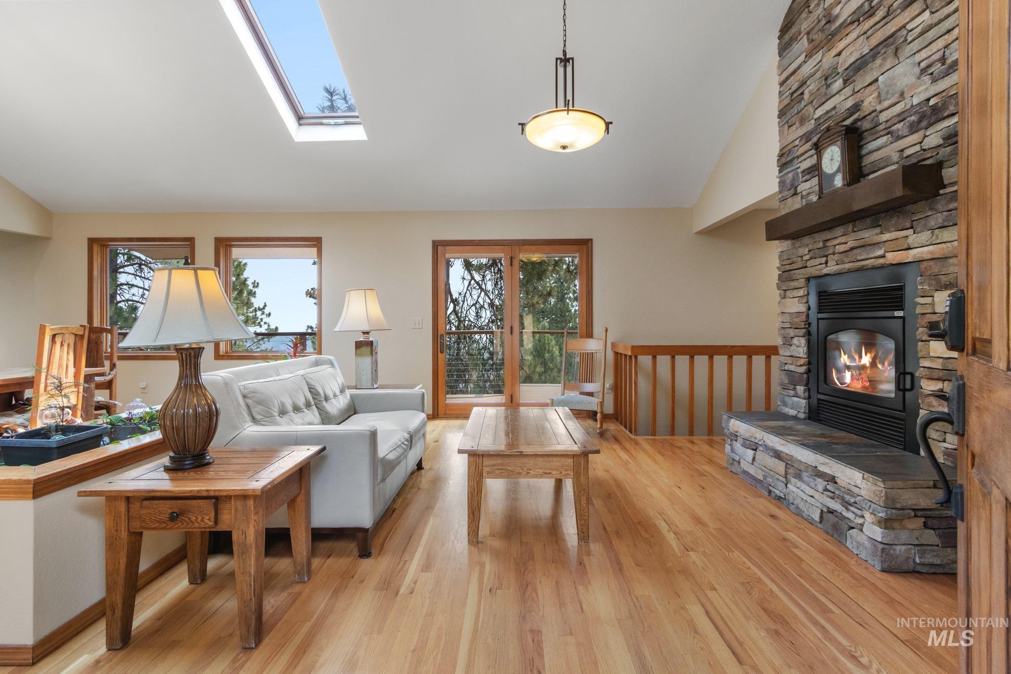 160 Forest Dr., Boise, Idaho 83716, 3 Bedrooms, 3 Bathrooms, Residential For Sale, Price $989,000, 98997520