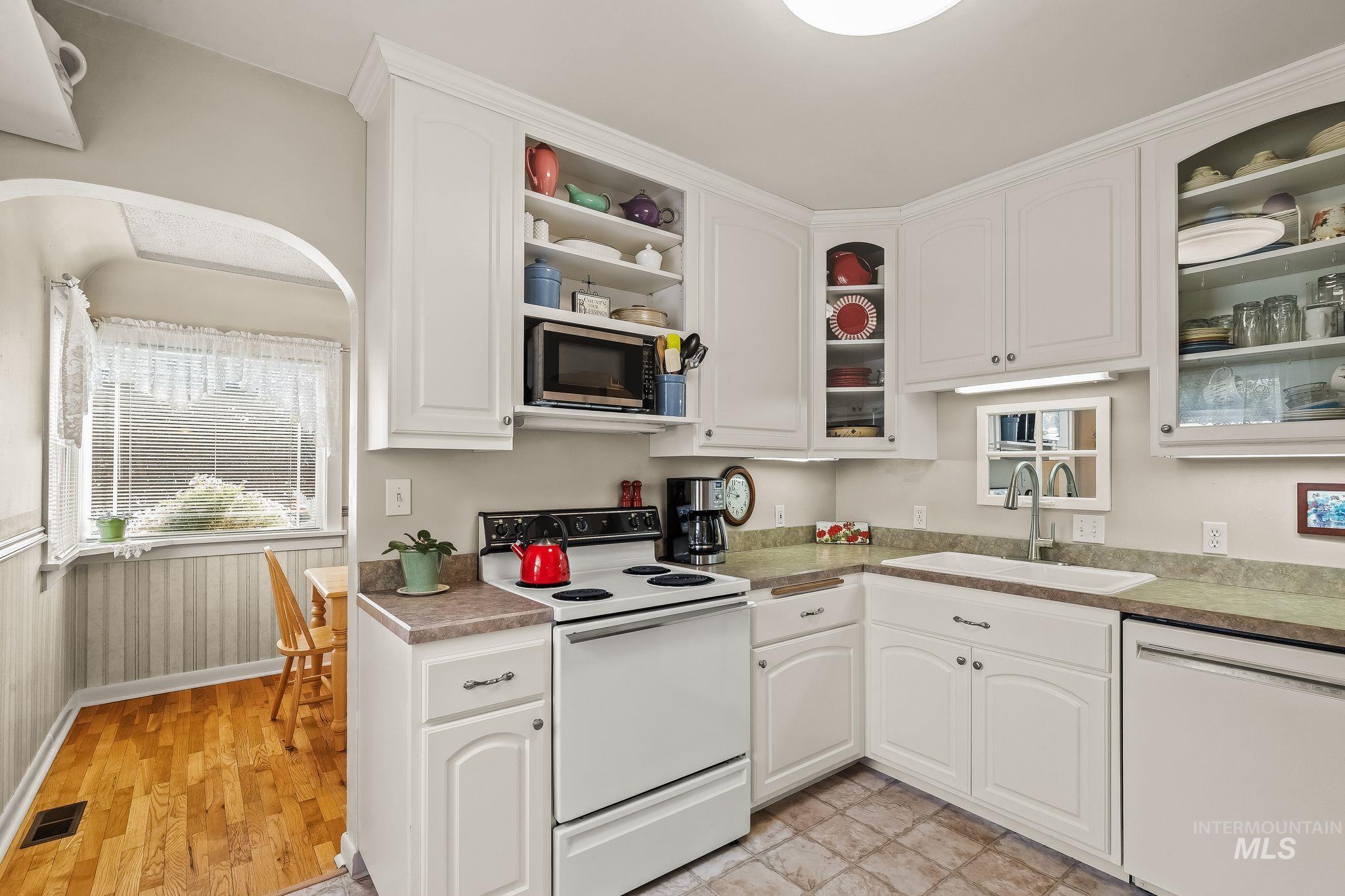 818 11th St, Lewiston, Idaho 83501, 4 Bedrooms, 2 Bathrooms, Residential For Sale, Price $365,000, 98997521