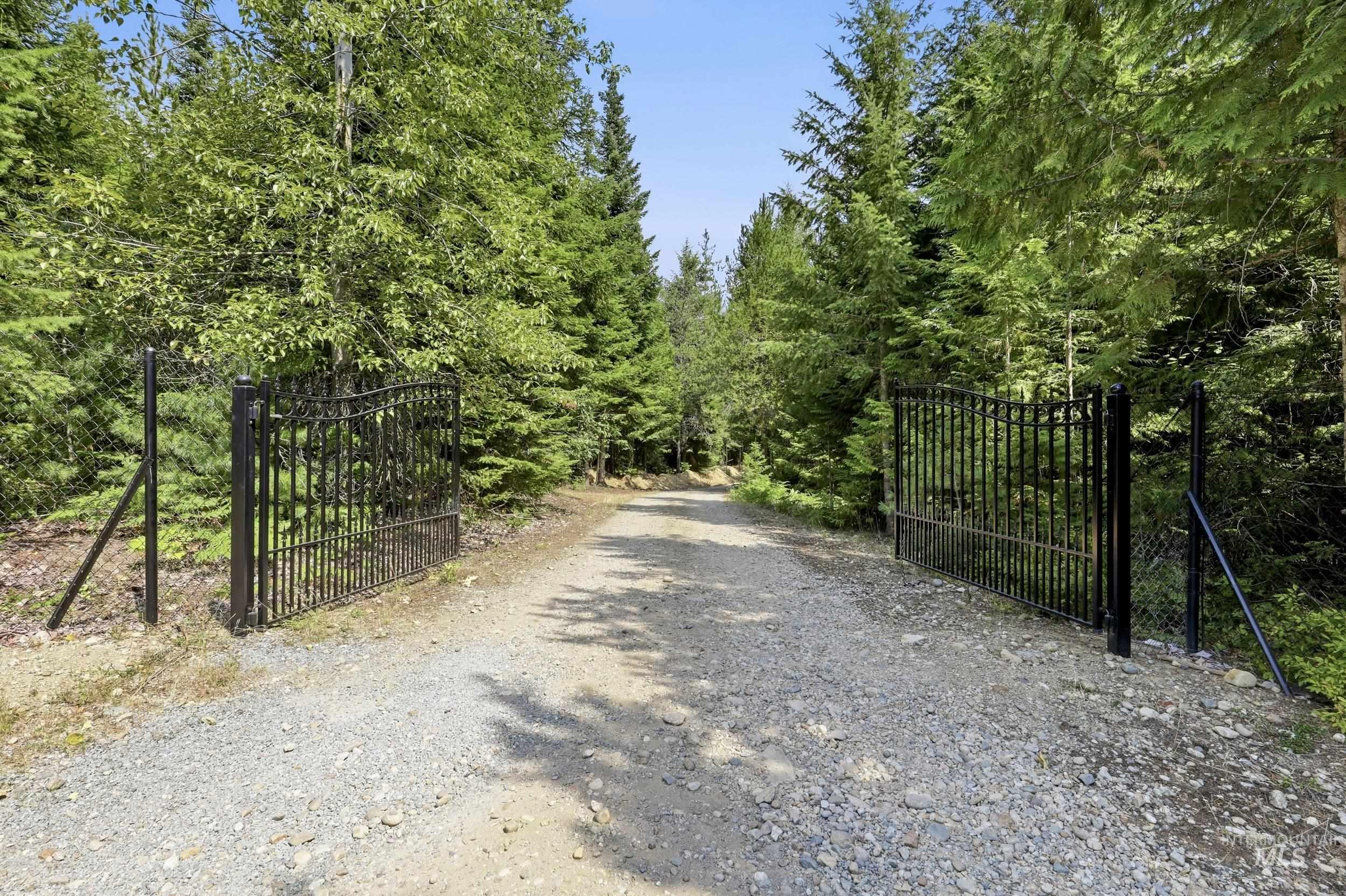 450 Parsons Dr, Priest River, Idaho 83856, 3 Bedrooms, 2 Bathrooms, Residential For Sale, Price $795,000, 98997531