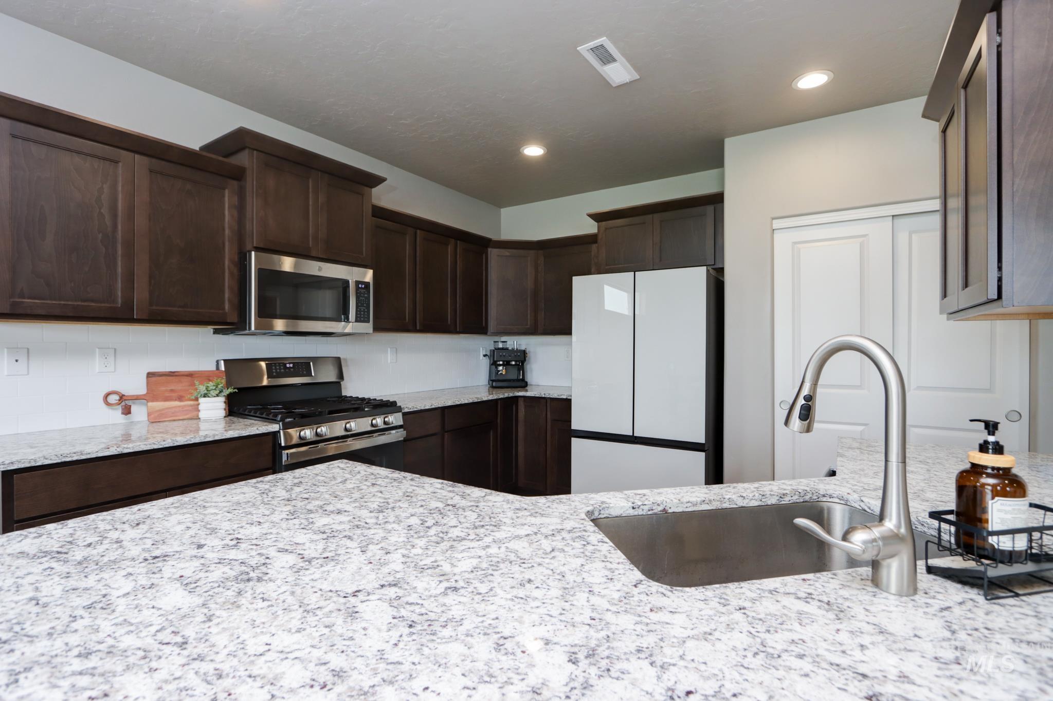 18557 White Rose Pl, Nampa, Idaho 83687, 3 Bedrooms, 2 Bathrooms, Residential For Sale, Price $420,000,MLS 98997532