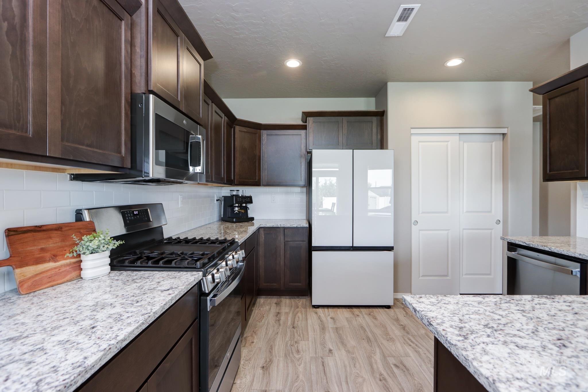 18557 White Rose Pl, Nampa, Idaho 83687, 3 Bedrooms, 2 Bathrooms, Residential For Sale, Price $420,000,MLS 98997532