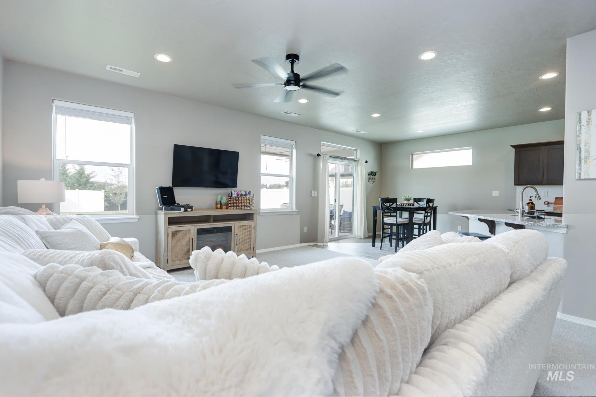 18557 White Rose Pl, Nampa, Idaho 83687, 3 Bedrooms, 2 Bathrooms, Residential For Sale, Price $420,000,MLS 98997532