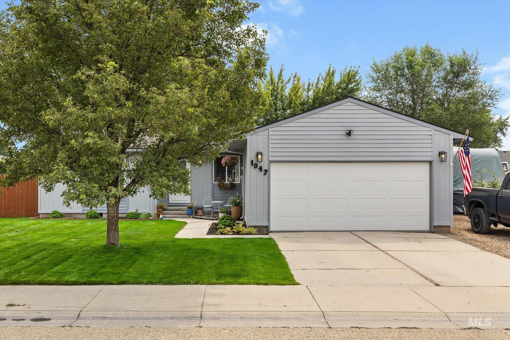 1047 W Chateau Ave, Meridian, Idaho 83646, 3 Bedrooms, 2 Bathrooms, Residential For Sale, Price $404,900, 98997533