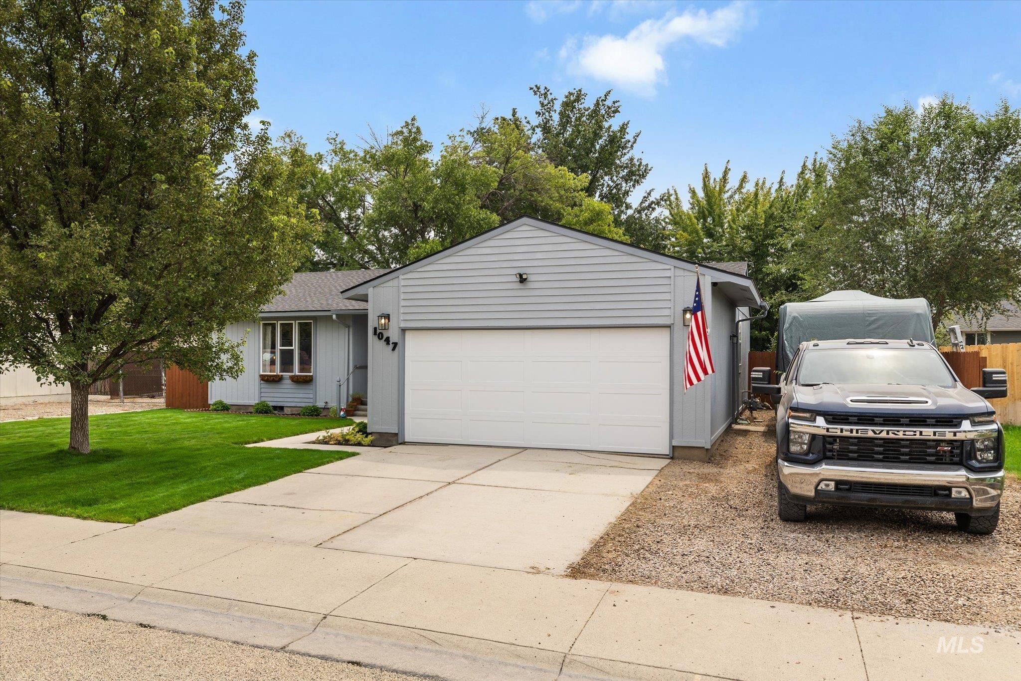 1047 W Chateau Ave, Meridian, Idaho 83646, 3 Bedrooms, 2 Bathrooms, Residential For Sale, Price $404,900, 98997533