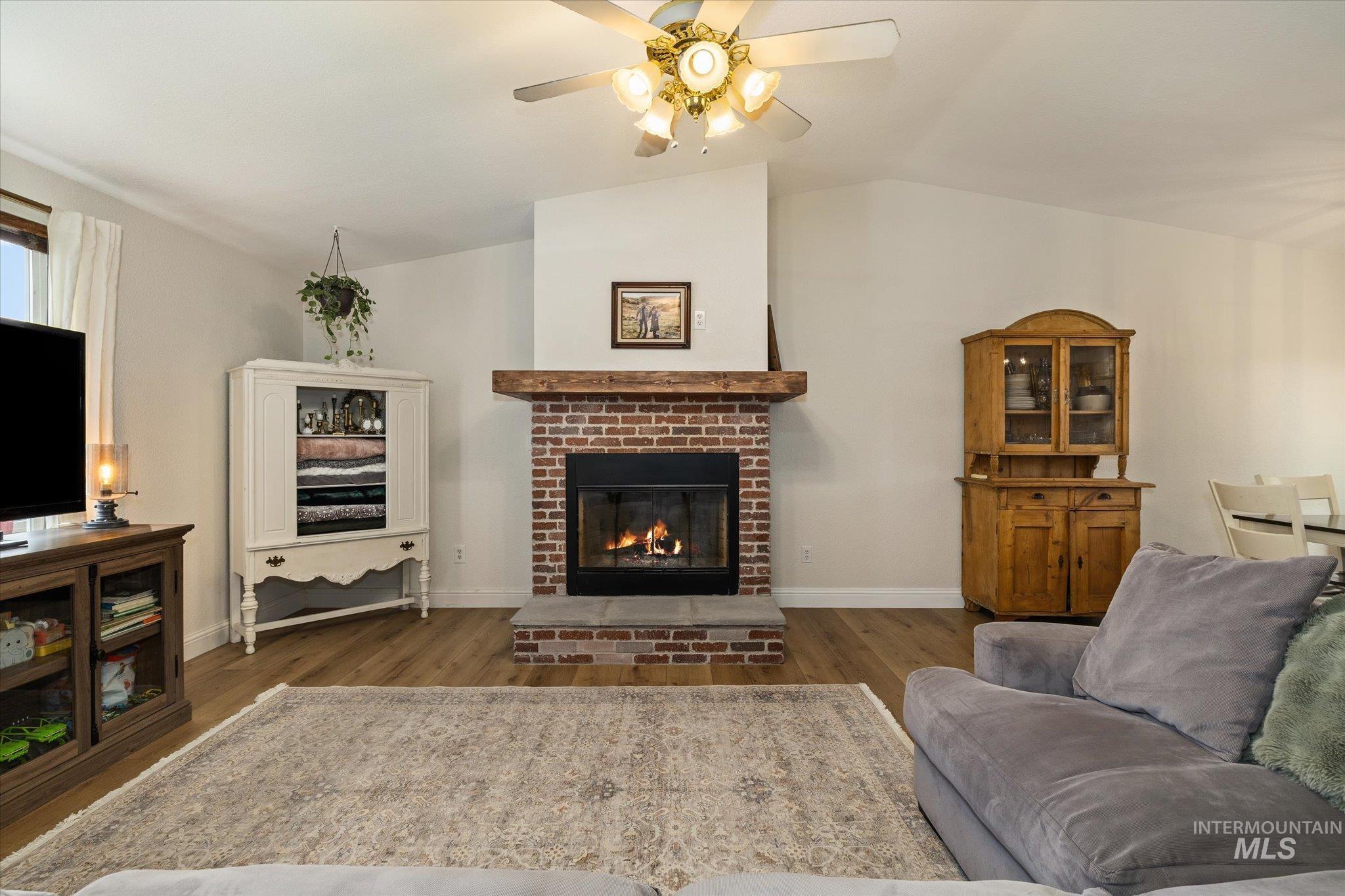 1047 W Chateau Ave, Meridian, Idaho 83646, 3 Bedrooms, 2 Bathrooms, Residential For Sale, Price $404,900, 98997533