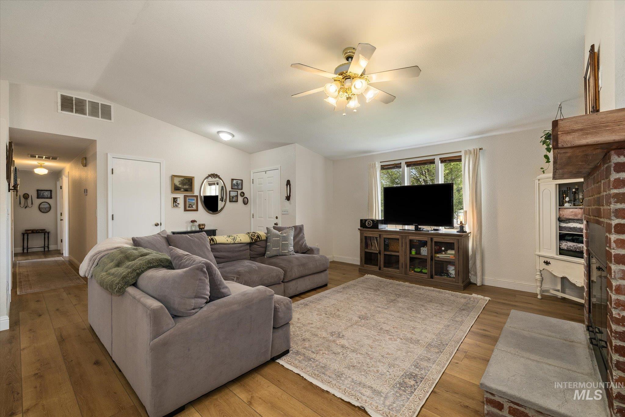 1047 W Chateau Ave, Meridian, Idaho 83646, 3 Bedrooms, 2 Bathrooms, Residential For Sale, Price $404,900, 98997533