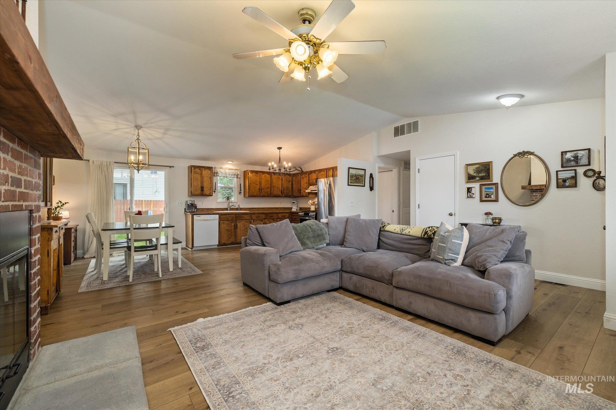 1047 W Chateau Ave, Meridian, Idaho 83646, 3 Bedrooms, 2 Bathrooms, Residential For Sale, Price $404,900, 98997533
