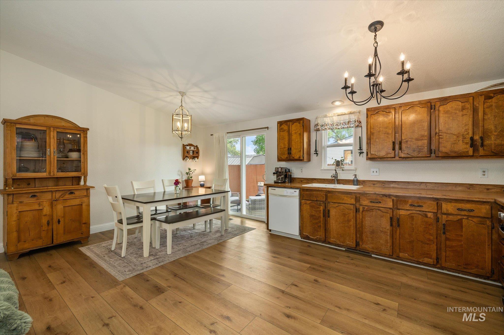 1047 W Chateau Ave, Meridian, Idaho 83646, 3 Bedrooms, 2 Bathrooms, Residential For Sale, Price $404,900, 98997533
