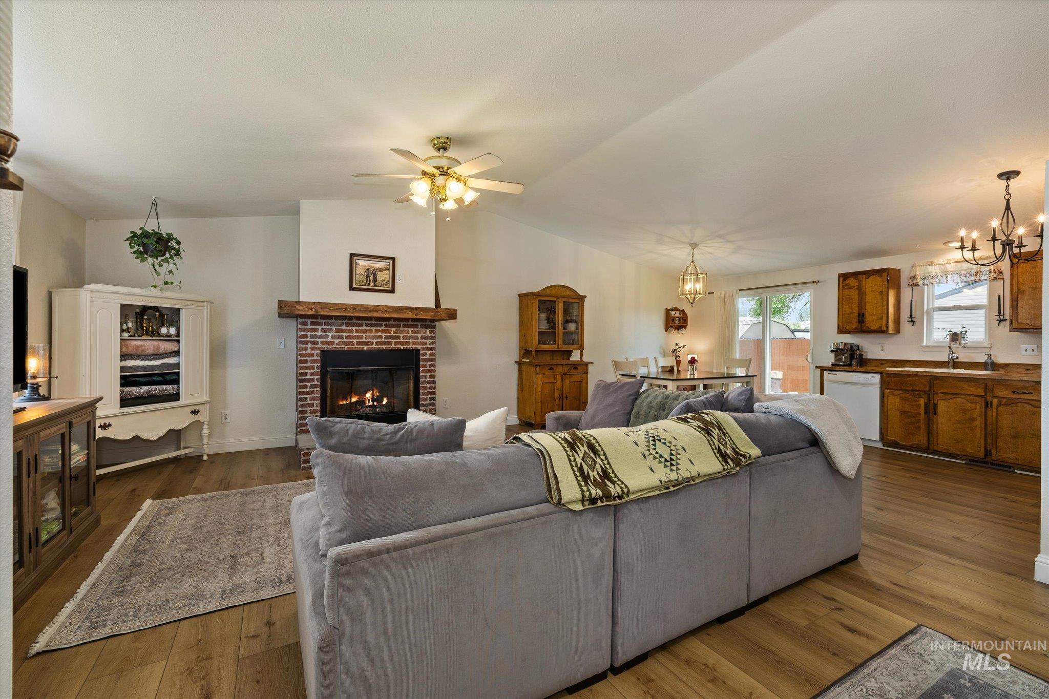 1047 W Chateau Ave, Meridian, Idaho 83646, 3 Bedrooms, 2 Bathrooms, Residential For Sale, Price $404,900, 98997533
