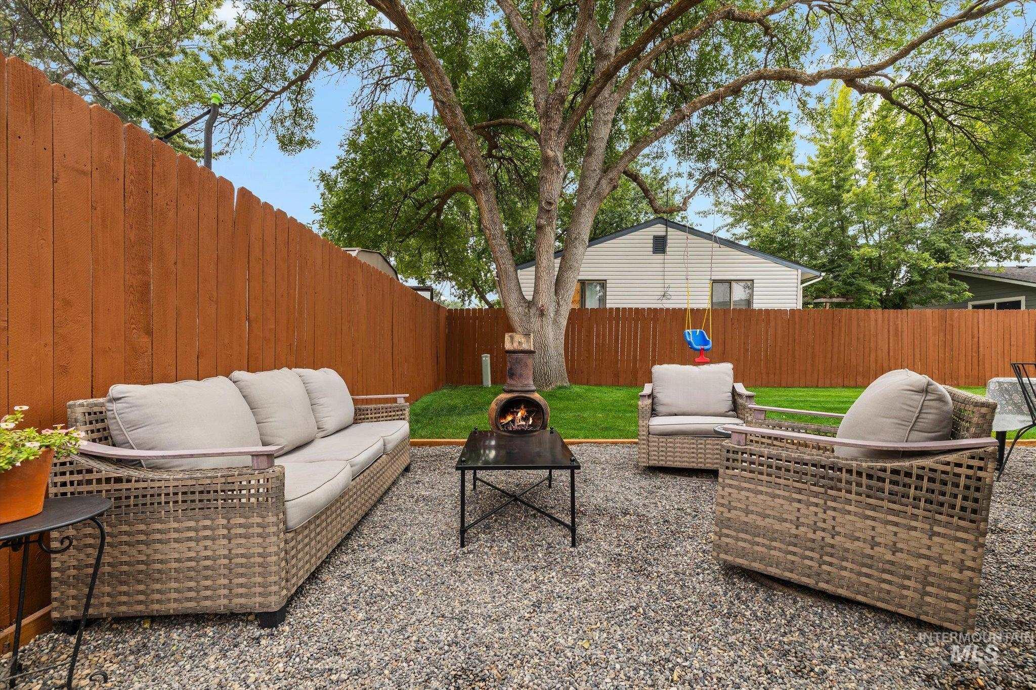 1047 W Chateau Ave, Meridian, Idaho 83646, 3 Bedrooms, 2 Bathrooms, Residential For Sale, Price $404,900, 98997533