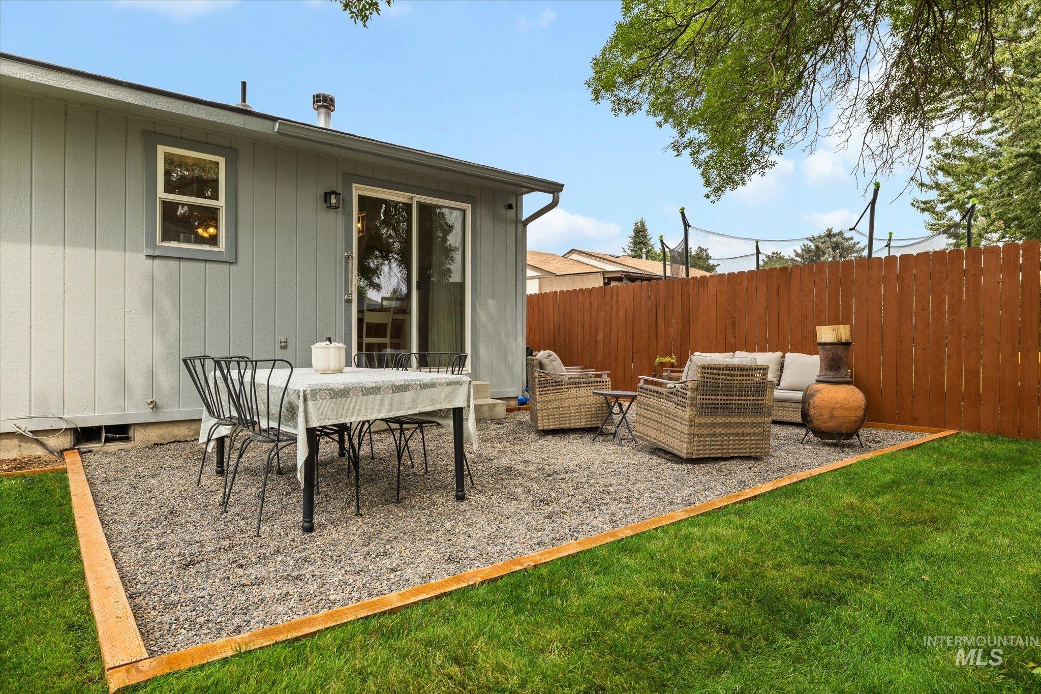 1047 W Chateau Ave, Meridian, Idaho 83646, 3 Bedrooms, 2 Bathrooms, Residential For Sale, Price $404,900, 98997533