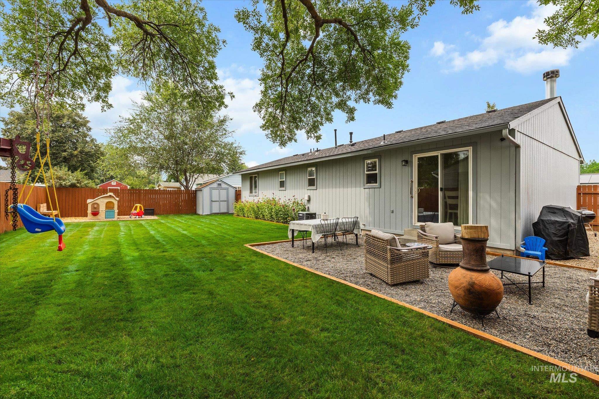 1047 W Chateau Ave, Meridian, Idaho 83646, 3 Bedrooms, 2 Bathrooms, Residential For Sale, Price $404,900, 98997533