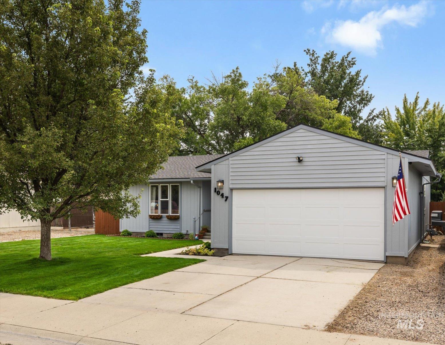 1047 W Chateau Ave, Meridian, Idaho 83646, 3 Bedrooms, 2 Bathrooms, Residential For Sale, Price $404,900, 98997533