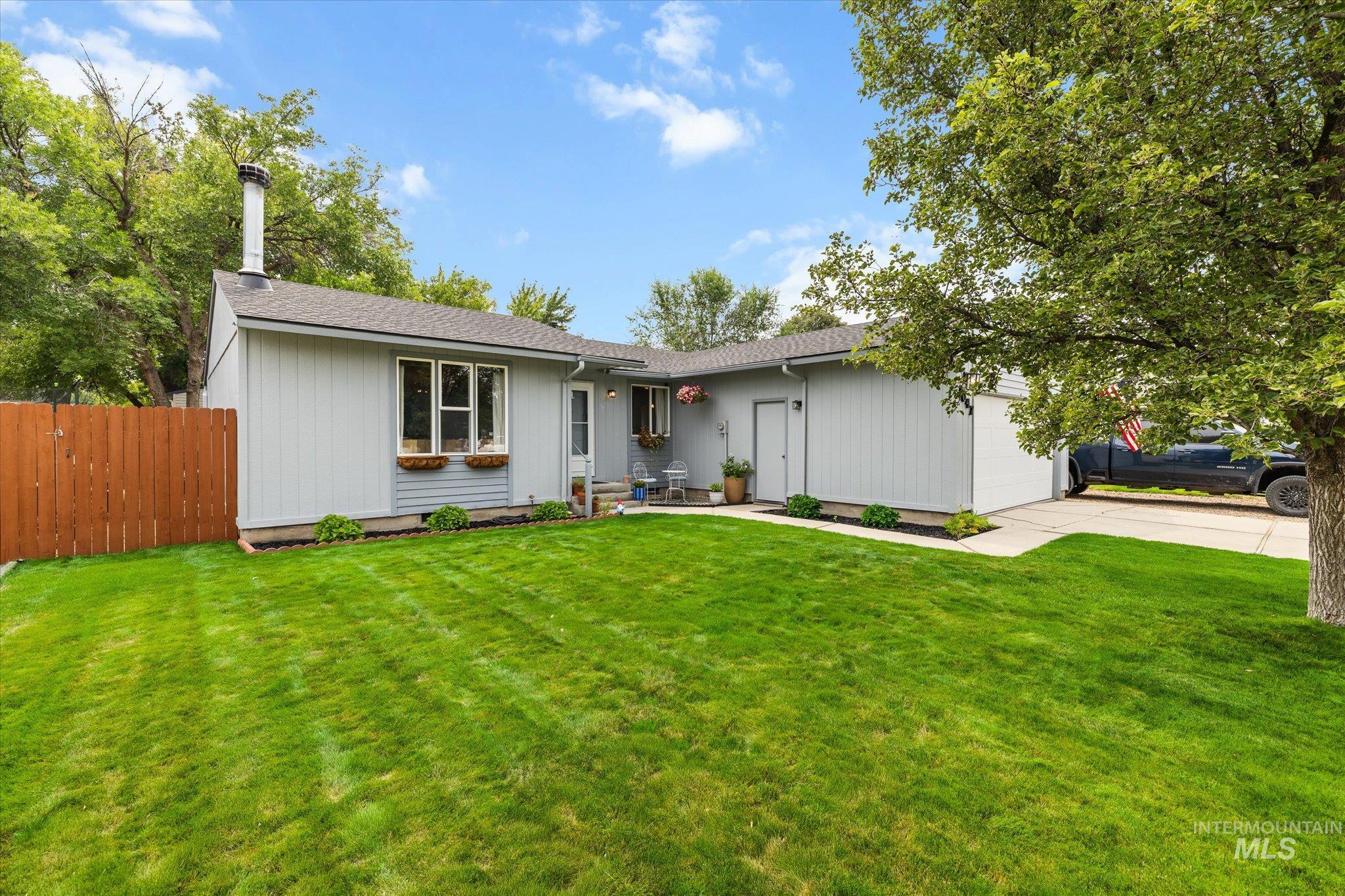 1047 W Chateau Ave, Meridian, Idaho 83646, 3 Bedrooms, 2 Bathrooms, Residential For Sale, Price $404,900, 98997533