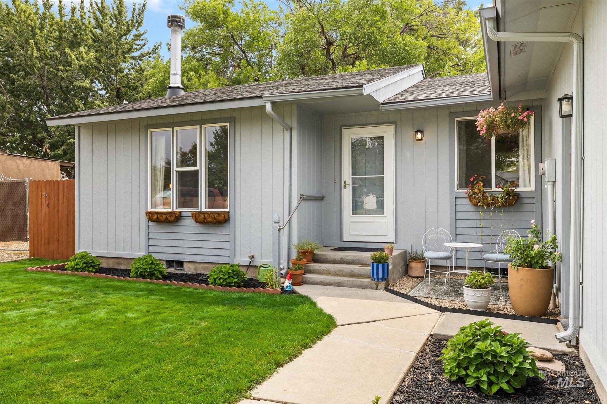 1047 W Chateau Ave, Meridian, Idaho 83646, 3 Bedrooms, 2 Bathrooms, Residential For Sale, Price $404,900, 98997533