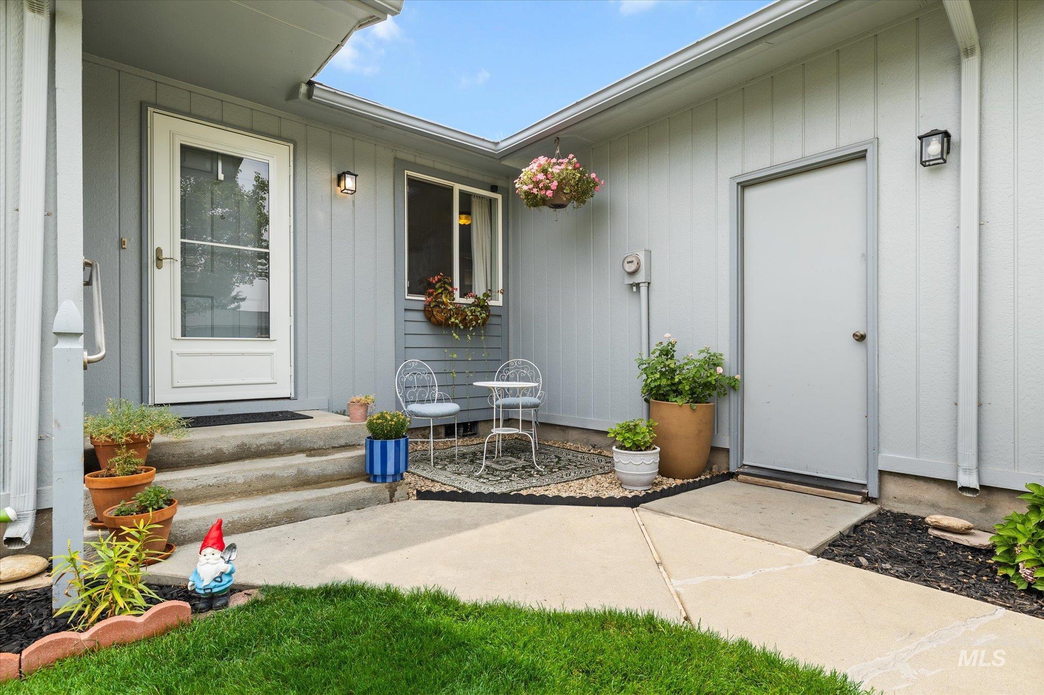 1047 W Chateau Ave, Meridian, Idaho 83646, 3 Bedrooms, 2 Bathrooms, Residential For Sale, Price $404,900, 98997533