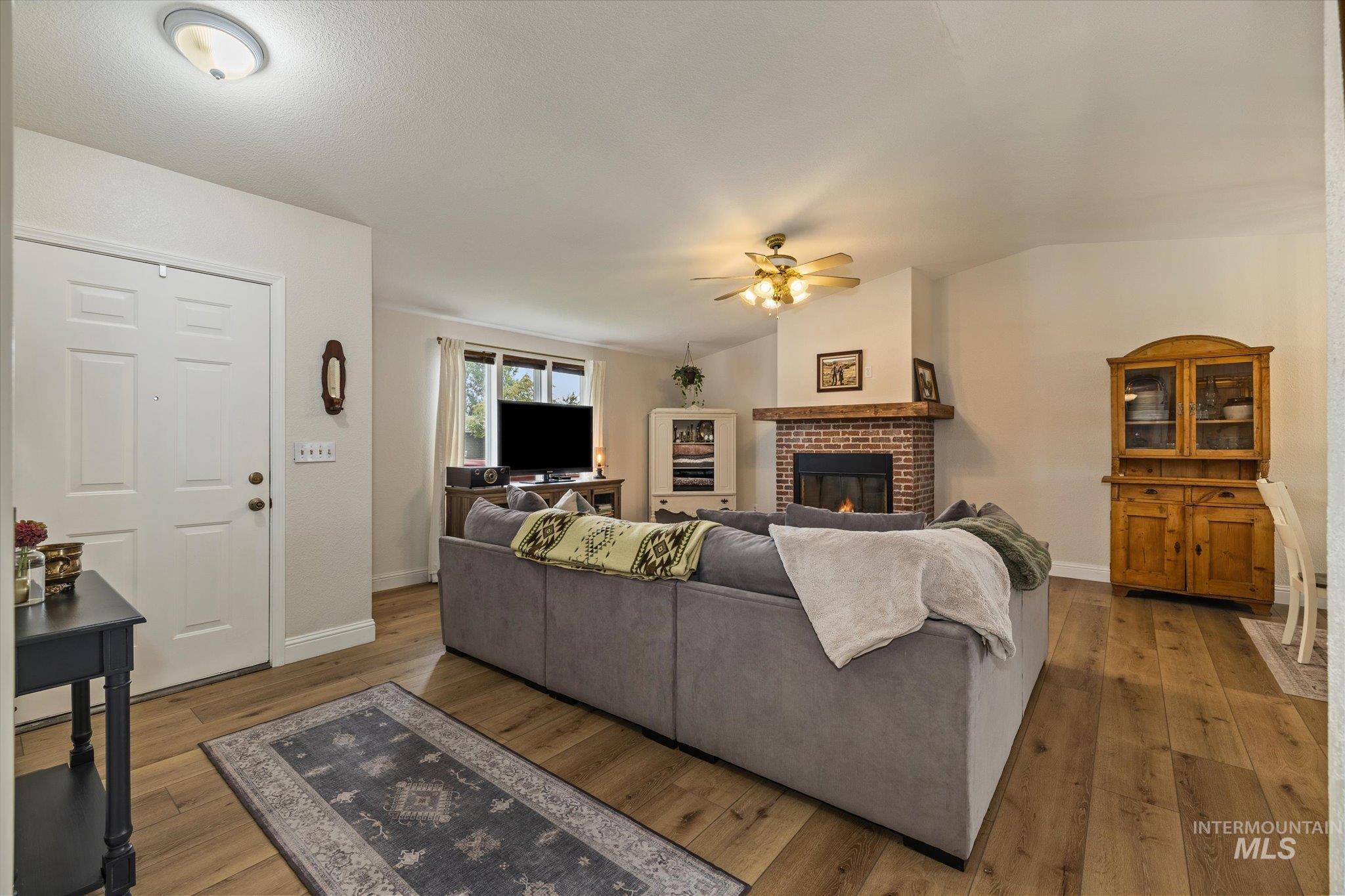 1047 W Chateau Ave, Meridian, Idaho 83646, 3 Bedrooms, 2 Bathrooms, Residential For Sale, Price $404,900, 98997533