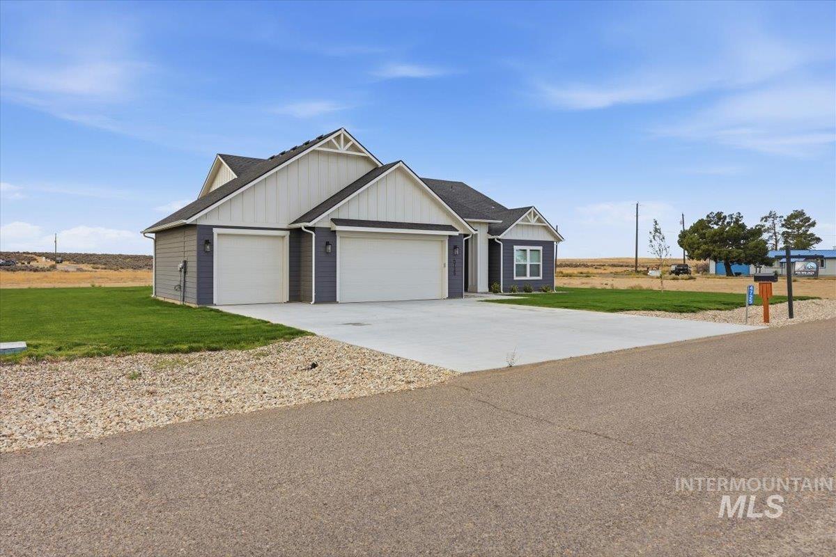 4725 SW Moonlight Court, Mountain Home, Idaho 83647, 3 Bedrooms, 2.5 Bathrooms, Residential For Sale, Price $630,000,MLS 98997542