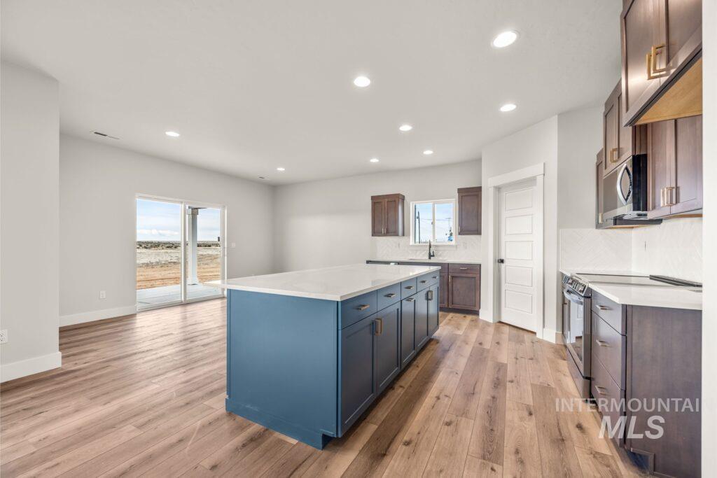 4725 SW Moonlight Court, Mountain Home, Idaho 83647, 3 Bedrooms, 2.5 Bathrooms, Residential For Sale, Price $630,000,MLS 98997542
