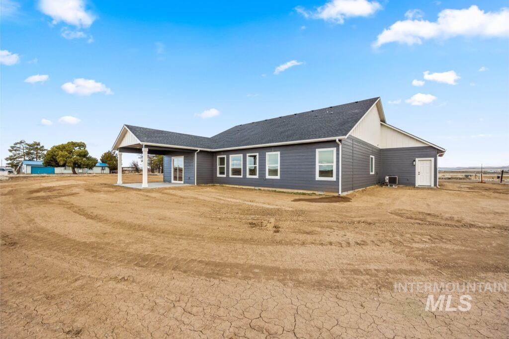 4725 SW Moonlight Court, Mountain Home, Idaho 83647, 3 Bedrooms, 2.5 Bathrooms, Residential For Sale, Price $630,000,MLS 98997542