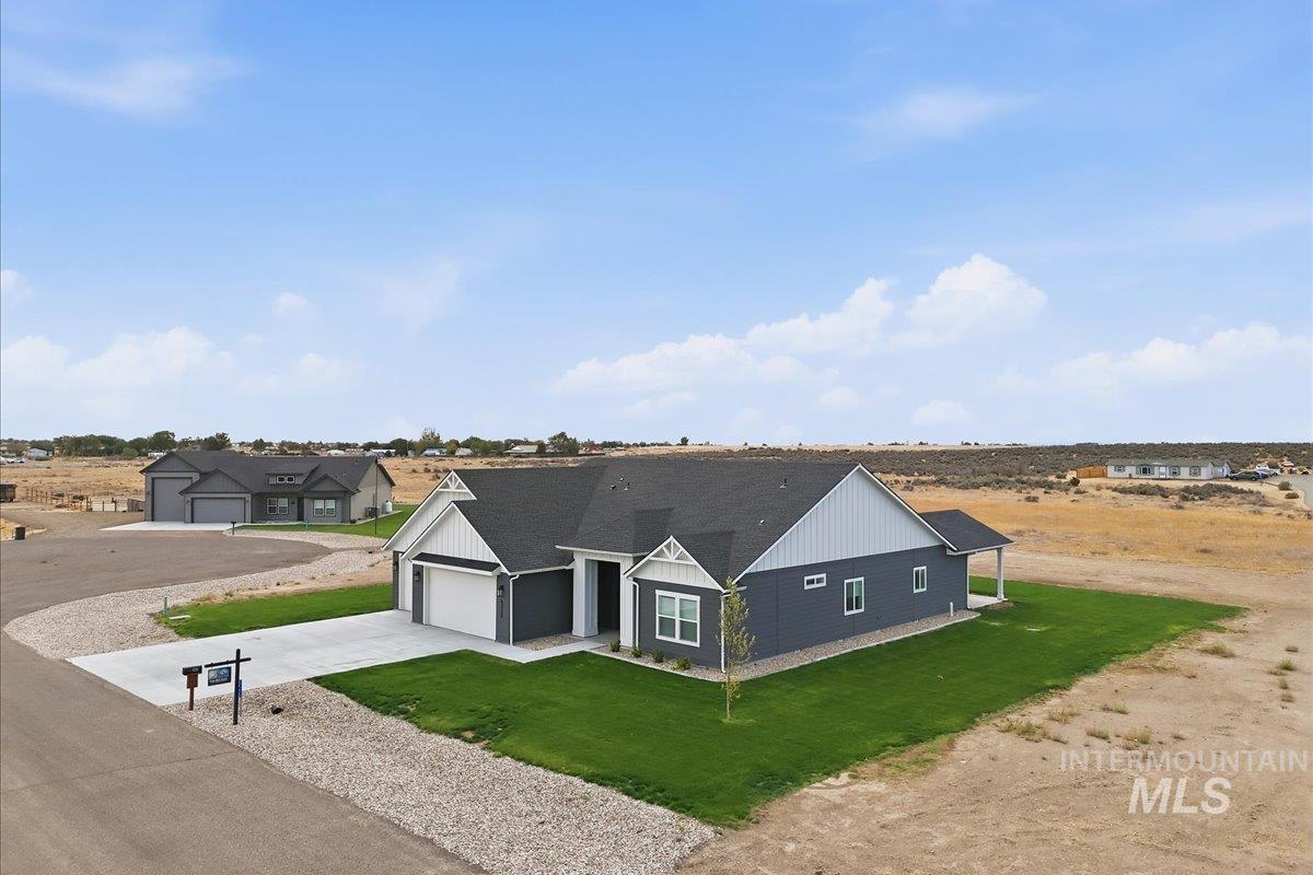 4725 SW Moonlight Court, Mountain Home, Idaho 83647, 3 Bedrooms, 2.5 Bathrooms, Residential For Sale, Price $630,000,MLS 98997542