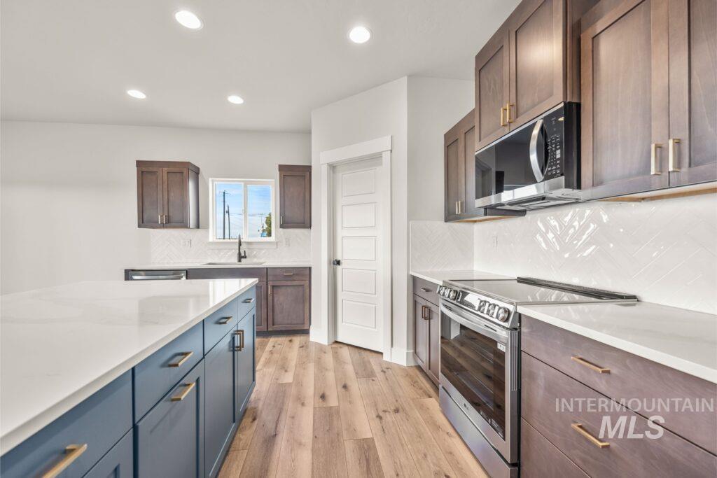 4725 SW Moonlight Court, Mountain Home, Idaho 83647, 3 Bedrooms, 2.5 Bathrooms, Residential For Sale, Price $630,000,MLS 98997542