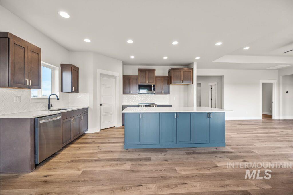 4725 SW Moonlight Court, Mountain Home, Idaho 83647, 3 Bedrooms, 2.5 Bathrooms, Residential For Sale, Price $630,000,MLS 98997542
