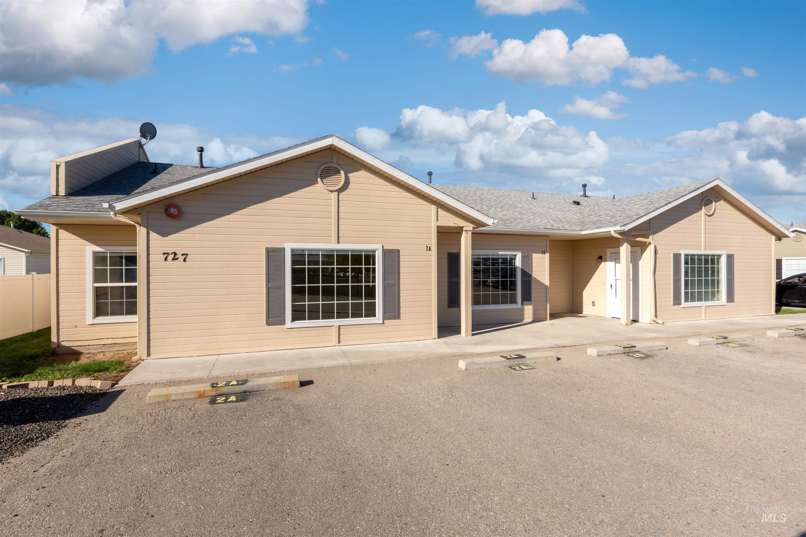 727 N Stampede Ct., Nampa, Idaho 83687, 3 Bedrooms, 1.5 Bathrooms, Residential Income For Sale, Price $719,900,MLS 98997545