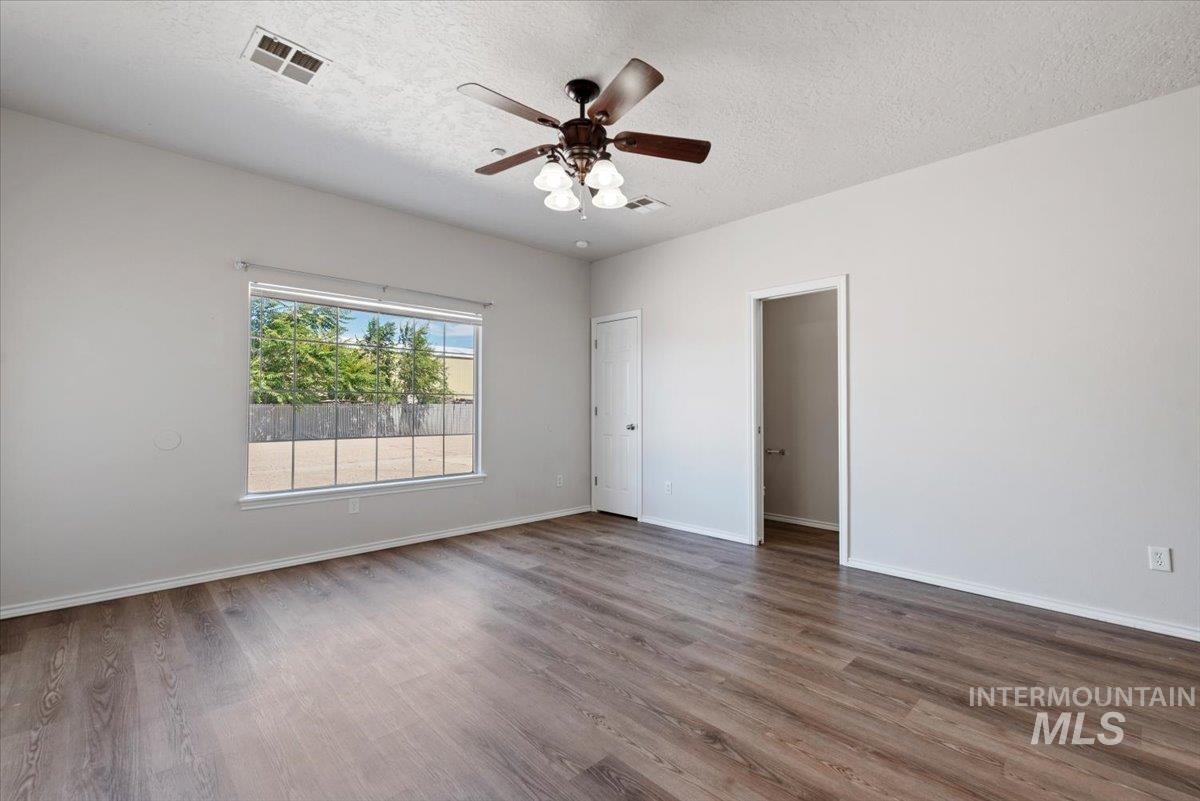 727 N Stampede Ct., Nampa, Idaho 83687, 3 Bedrooms, 1.5 Bathrooms, Residential Income For Sale, Price $719,900,MLS 98997545