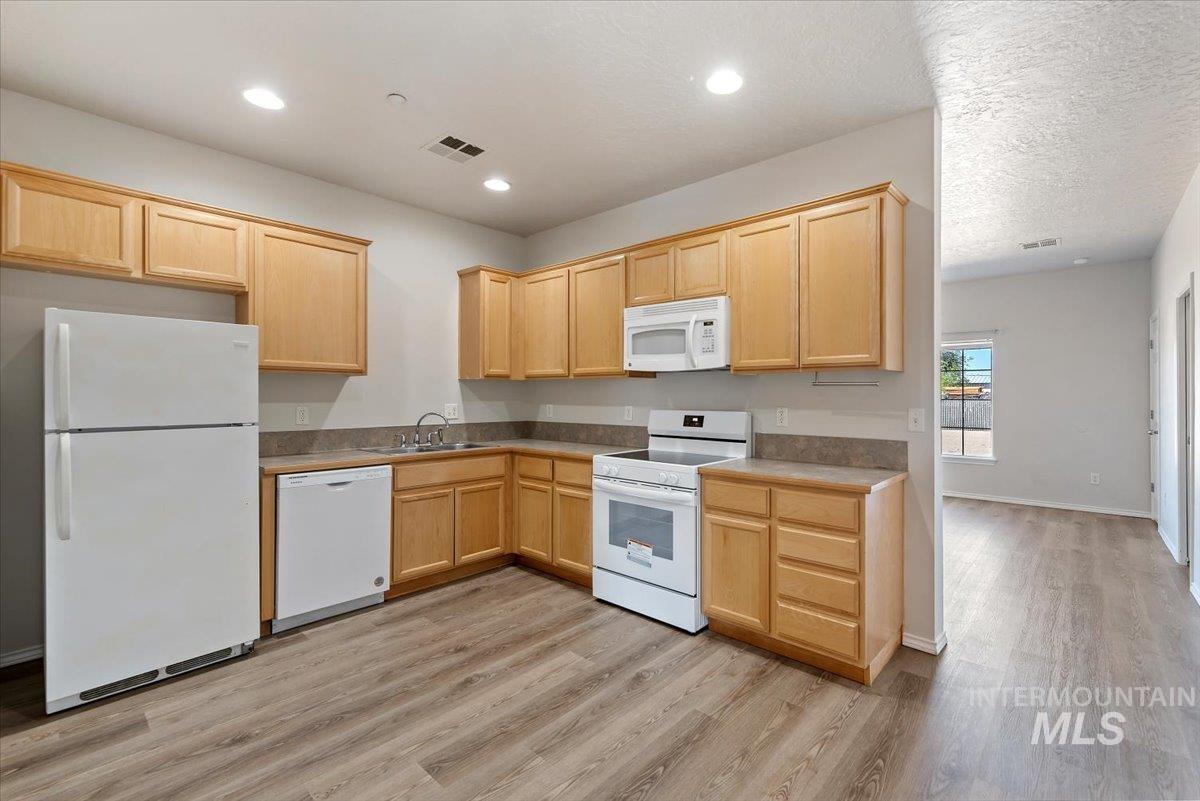 727 N Stampede Ct., Nampa, Idaho 83687, 3 Bedrooms, 1.5 Bathrooms, Residential Income For Sale, Price $719,900,MLS 98997545