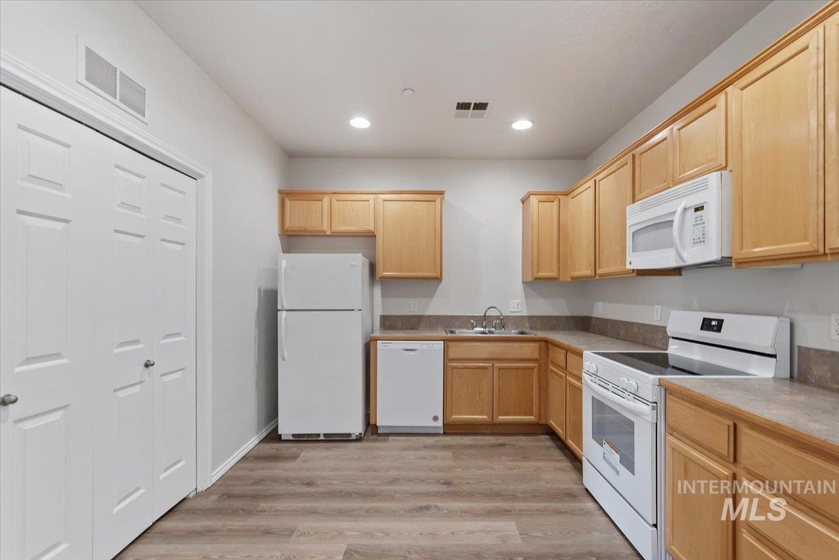 727 N Stampede Ct., Nampa, Idaho 83687, 3 Bedrooms, 1.5 Bathrooms, Residential Income For Sale, Price $719,900,MLS 98997545