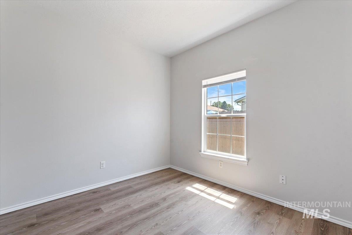 727 N Stampede Ct., Nampa, Idaho 83687, 3 Bedrooms, 1.5 Bathrooms, Residential Income For Sale, Price $719,900,MLS 98997545