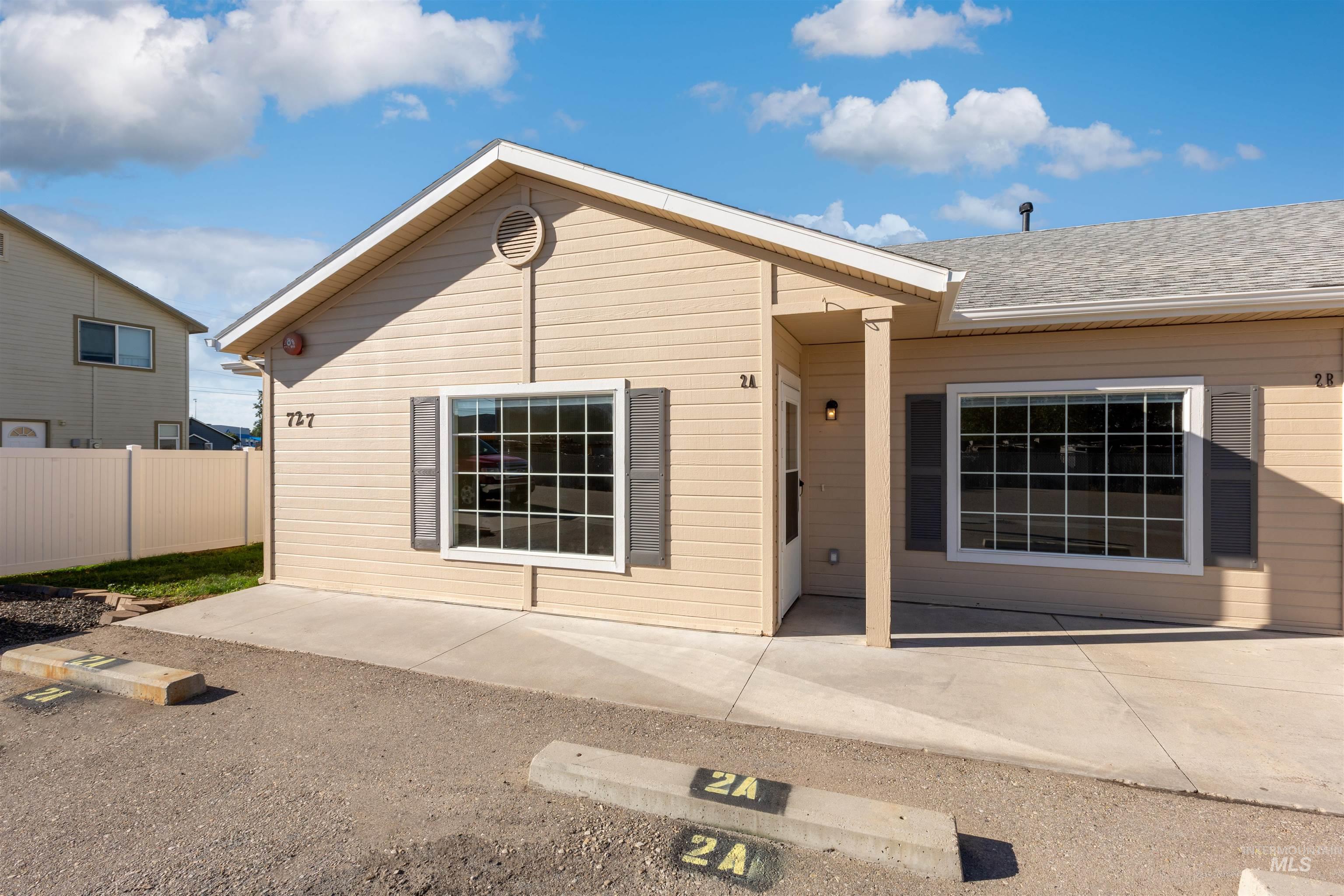 727 N Stampede Ct., Nampa, Idaho 83687, 3 Bedrooms, 1.5 Bathrooms, Residential Income For Sale, Price $719,900,MLS 98997545