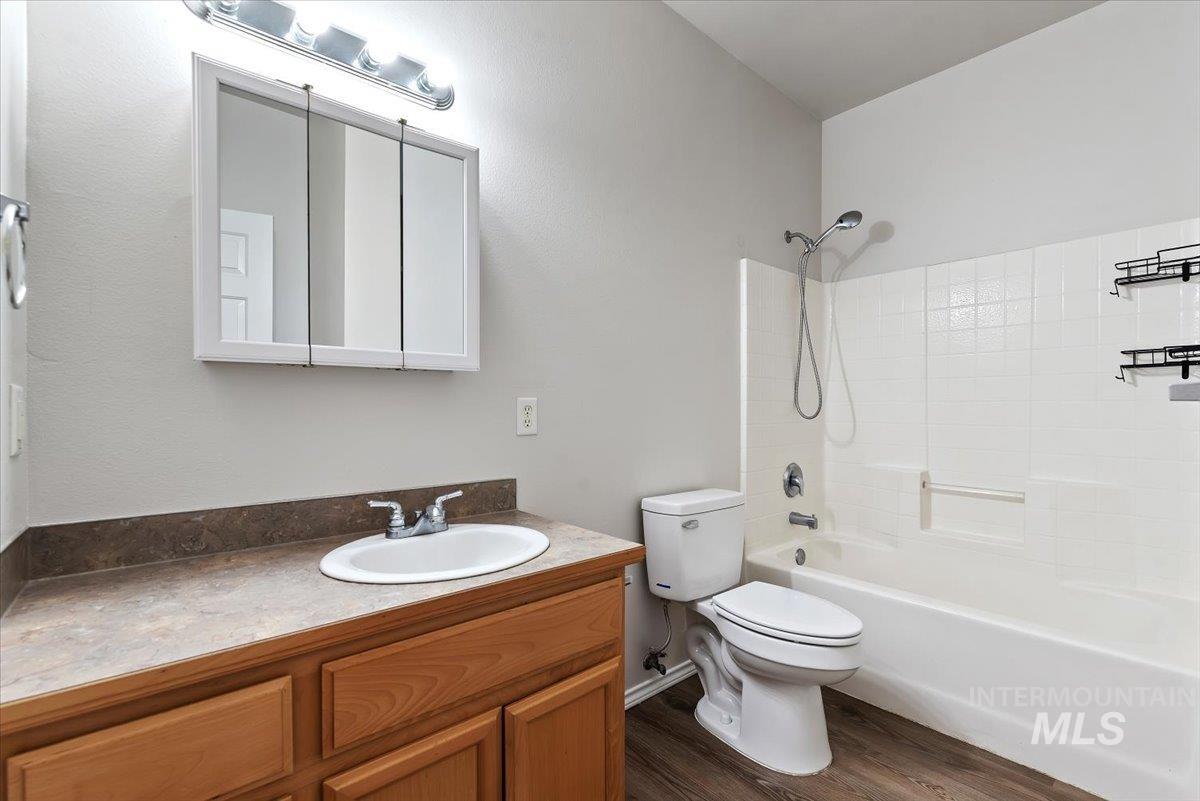 727 N Stampede Ct., Nampa, Idaho 83687, 3 Bedrooms, 1.5 Bathrooms, Residential Income For Sale, Price $719,900,MLS 98997545