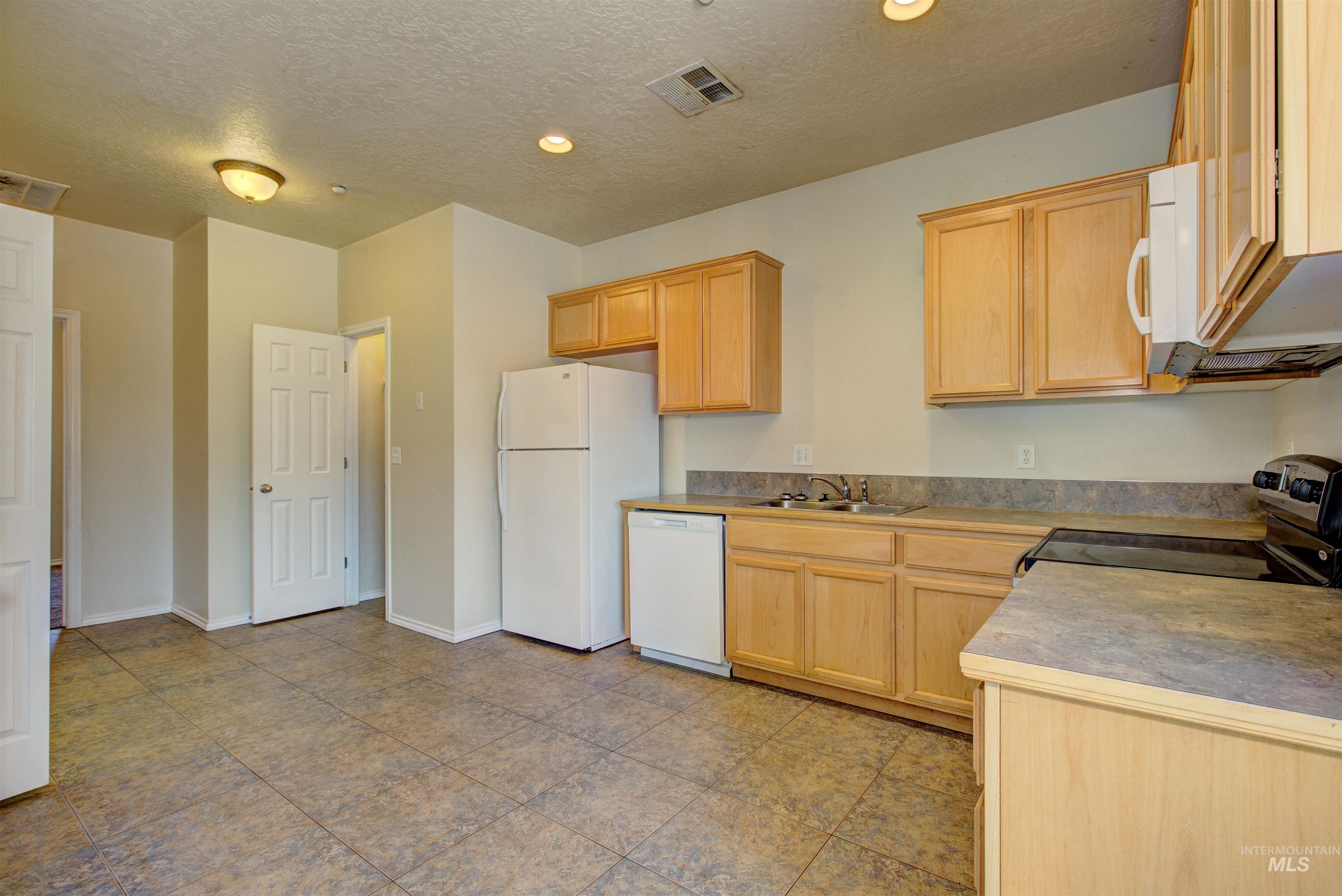 727 N Stampede Ct., Nampa, Idaho 83687, 3 Bedrooms, 1.5 Bathrooms, Residential Income For Sale, Price $719,900,MLS 98997545
