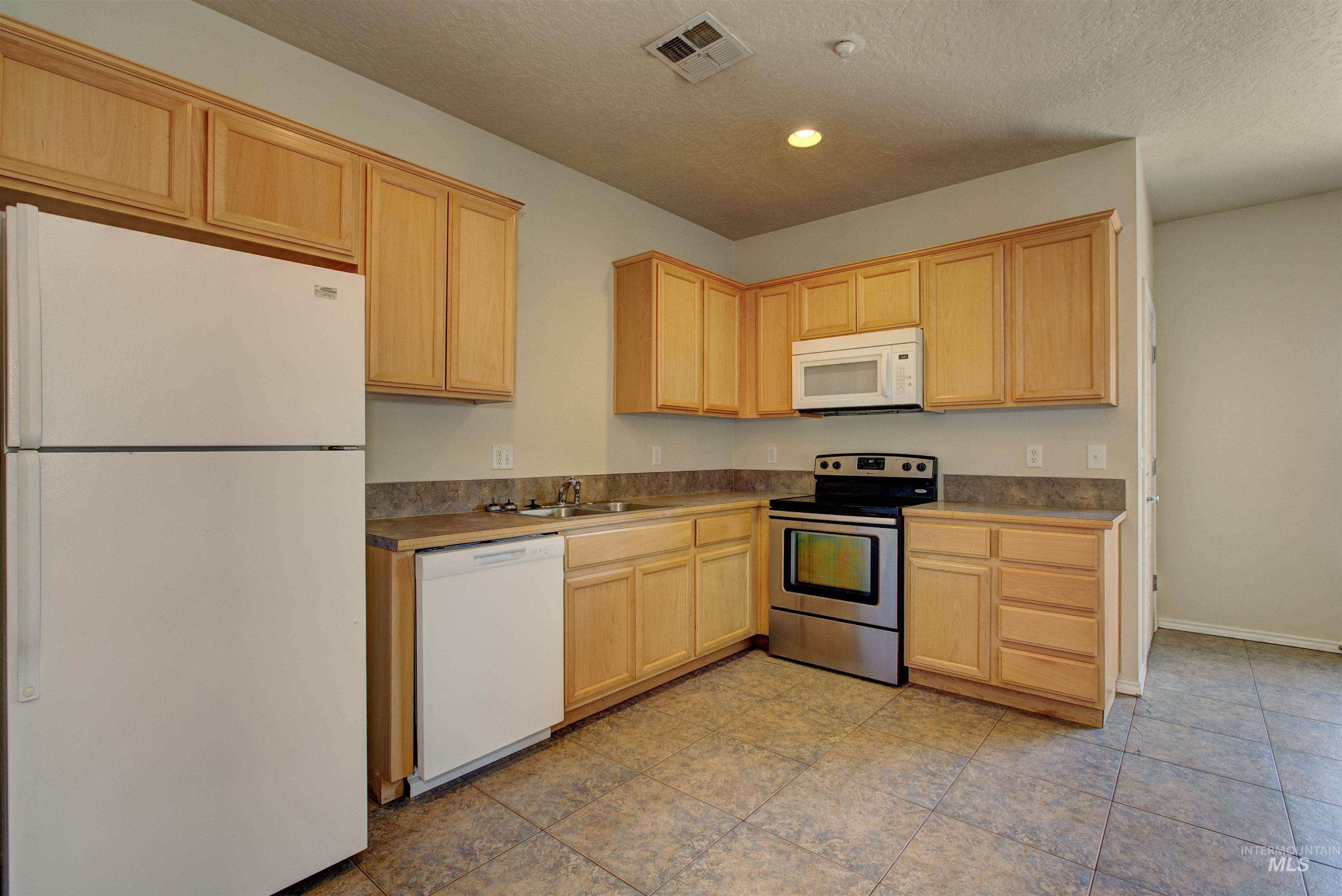 727 N Stampede Ct., Nampa, Idaho 83687, 3 Bedrooms, 1.5 Bathrooms, Residential Income For Sale, Price $719,900,MLS 98997545